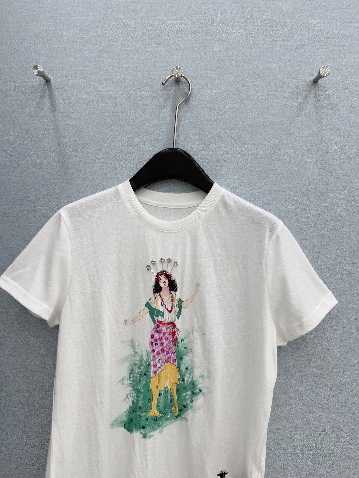 🛒𝐍𝐄𝐖 · 𝟐𝟎𝟐6/爆款现货原单品质 小众*｜精致印花订珠短袖T恤高订面料 亲肤透气舒适标志性字母图