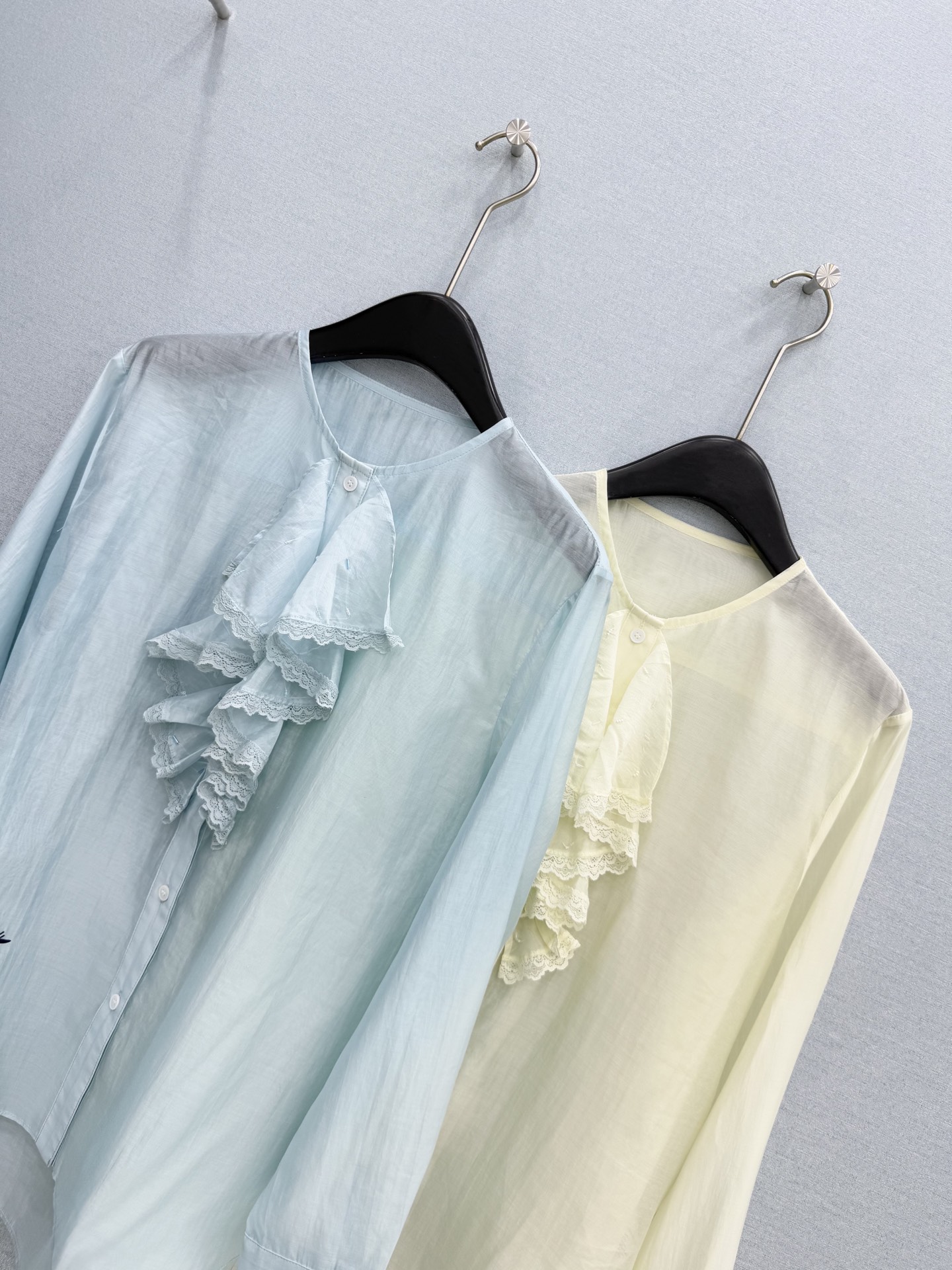 🛒𝐍𝐄𝐖 · 𝟐𝟎𝟐6/爆款现货原单品质 小众*｜2026新品蕾丝拼接手工订珠衬衫精致版型，高级肌理细腻