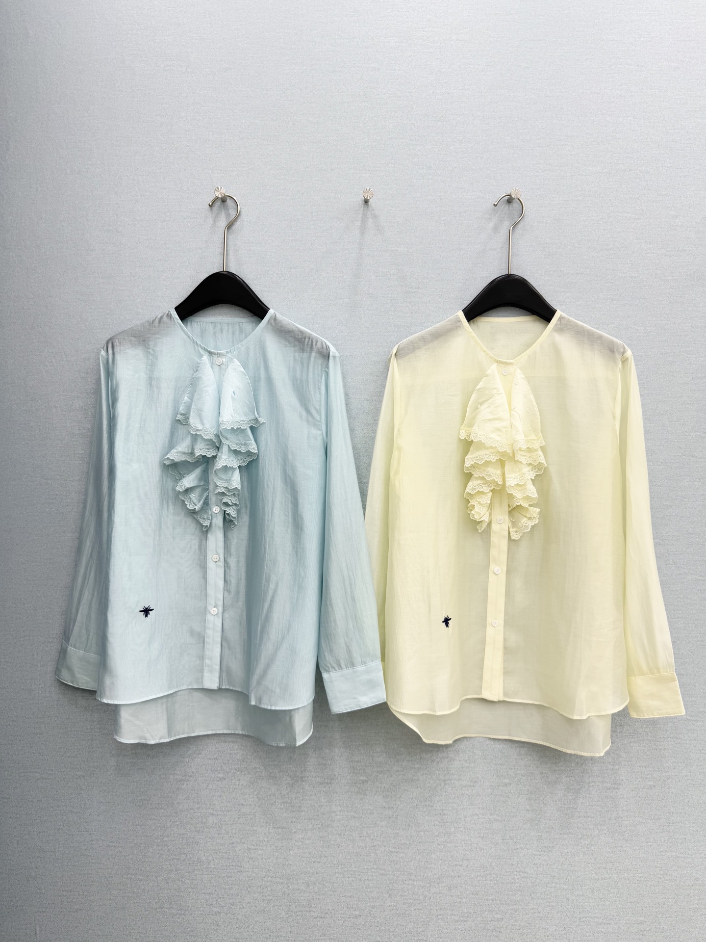 🛒𝐍𝐄𝐖 · 𝟐𝟎𝟐6/爆款现货原单品质 小众*｜2026新品蕾丝拼接手工订珠衬衫精致版型，高级肌理细腻