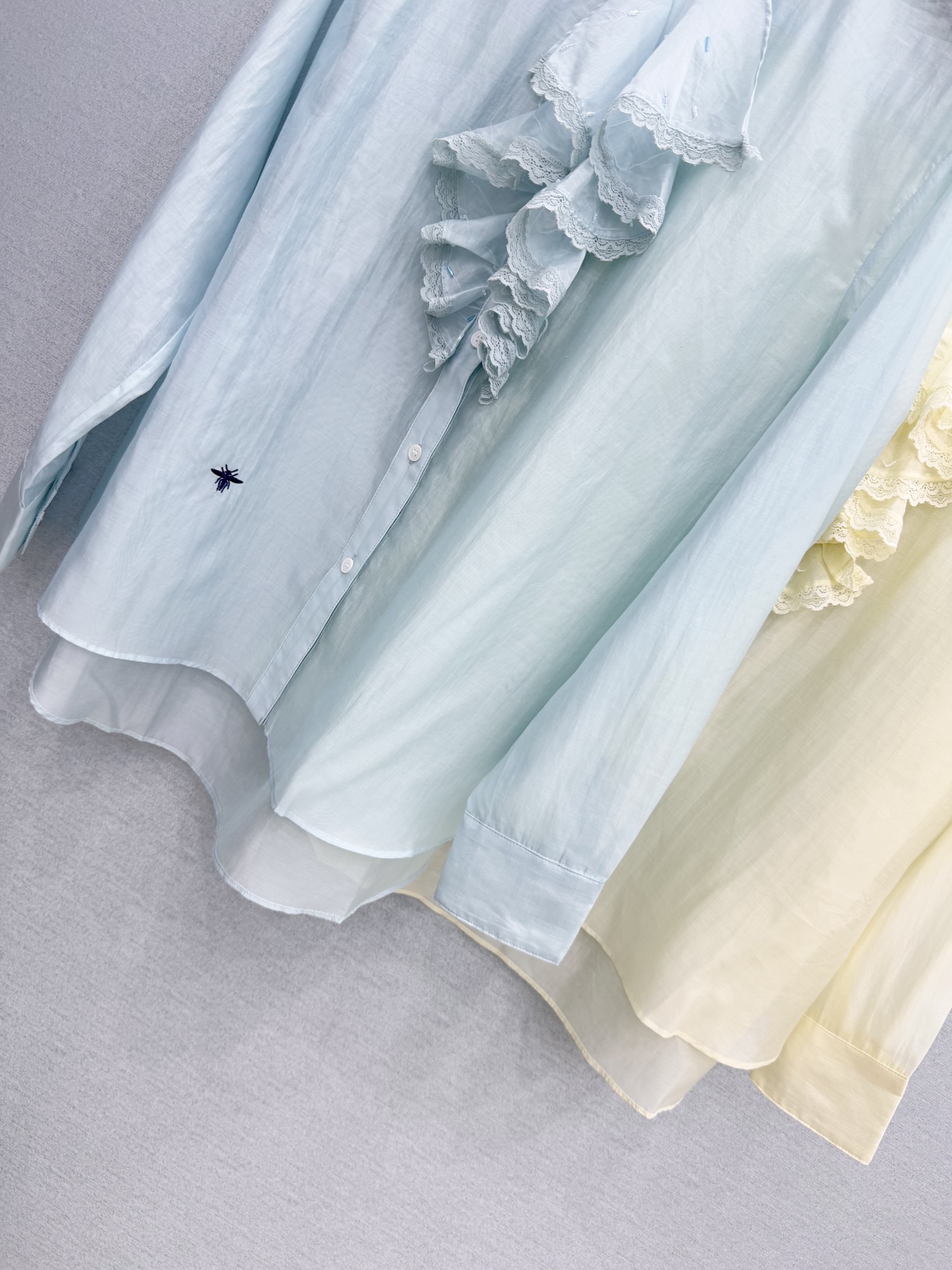 🛒𝐍𝐄𝐖 · 𝟐𝟎𝟐6/爆款现货原单品质 小众*｜2026新品蕾丝拼接手工订珠衬衫精致版型，高级肌理细腻