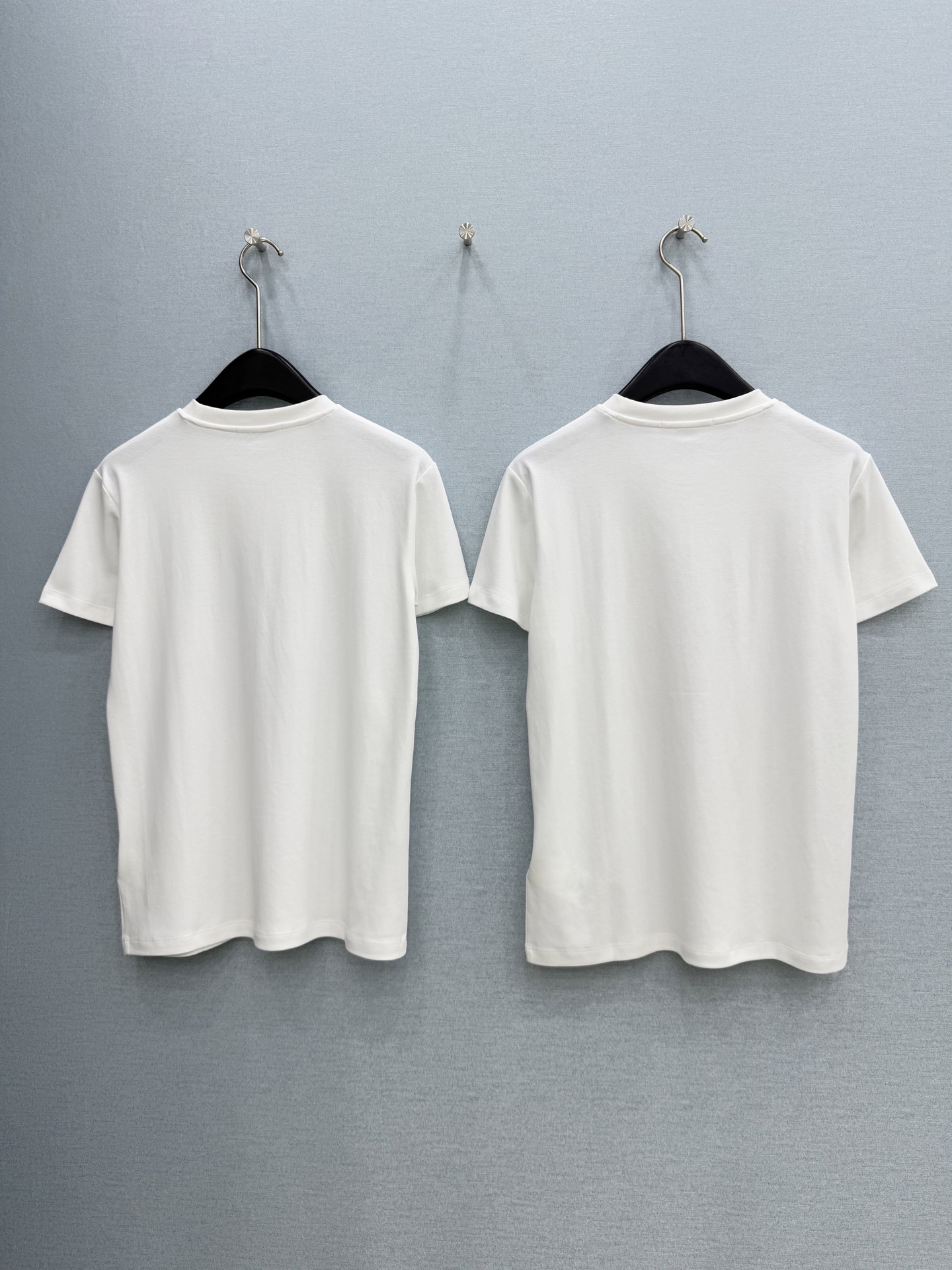 🛒𝐍𝐄𝐖 · 𝟐𝟎𝟐6/爆款现货原单品质 设计师｜26新品印花短袖T恤精致版型上身巨显瘦！定制最新工艺 