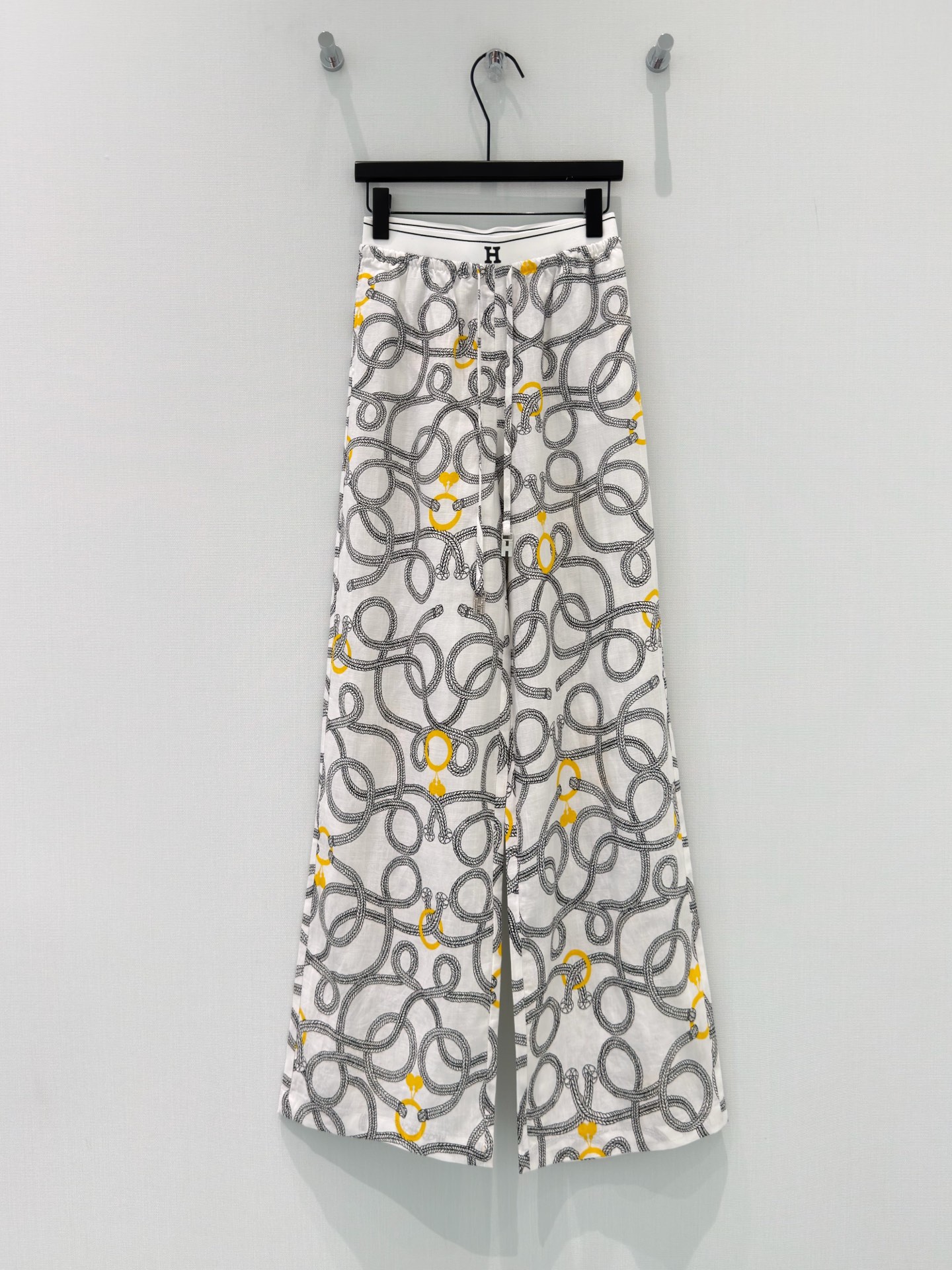 🛒𝐍𝐄𝐖 · 𝟐𝟎𝟐6/爆款现货原单品质 Her*｜2026新品抽绳织带棉麻休闲裤常规设计 经典图文 高