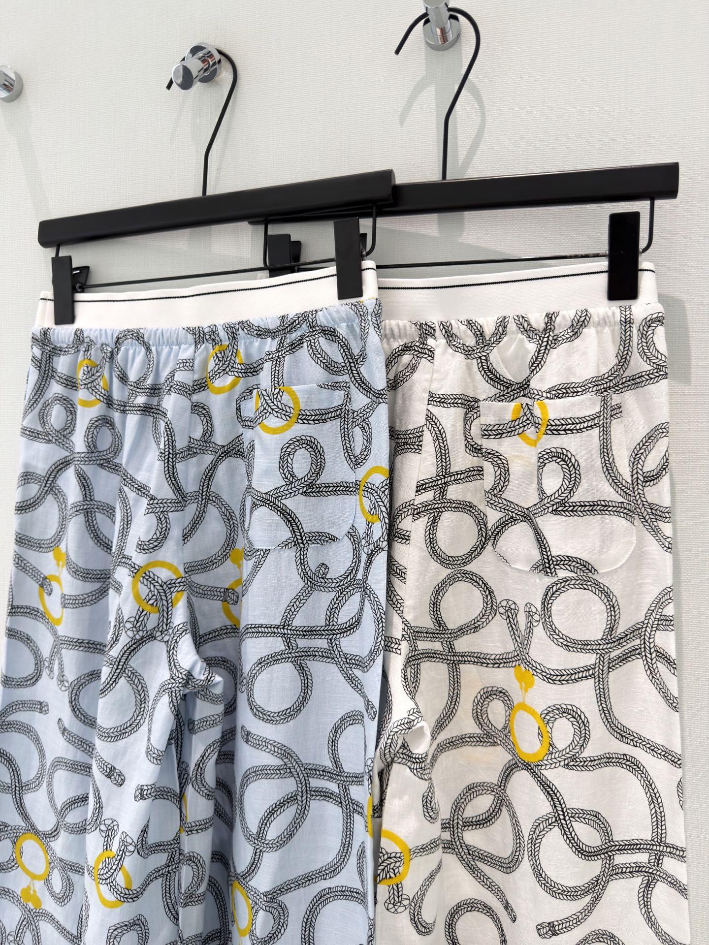 🛒𝐍𝐄𝐖 · 𝟐𝟎𝟐6/爆款现货原单品质 Her*｜2026新品抽绳织带棉麻休闲裤常规设计 经典图文 高