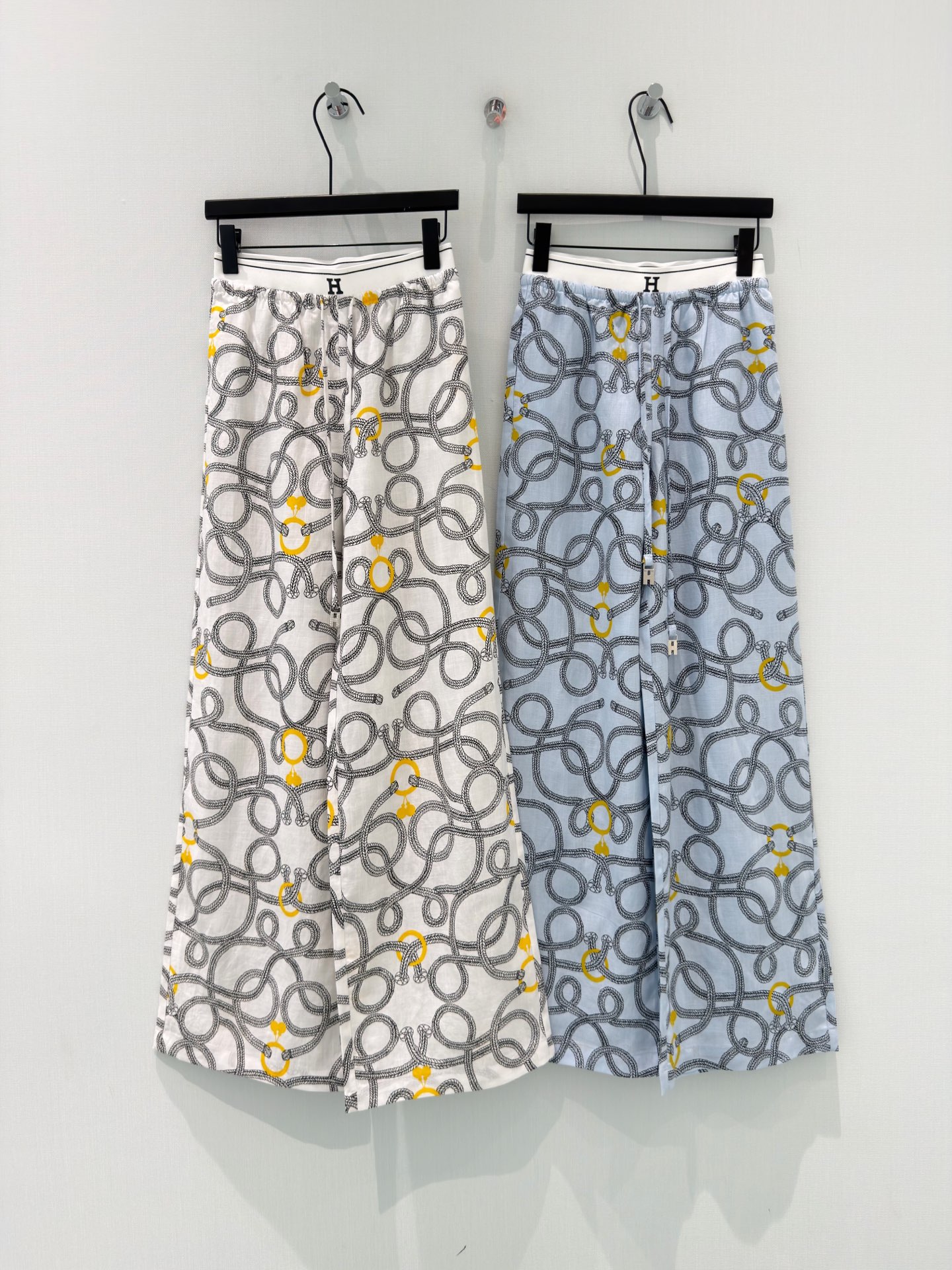 🛒𝐍𝐄𝐖 · 𝟐𝟎𝟐6/爆款现货原单品质 Her*｜2026新品抽绳织带棉麻休闲裤常规设计 经典图文 高