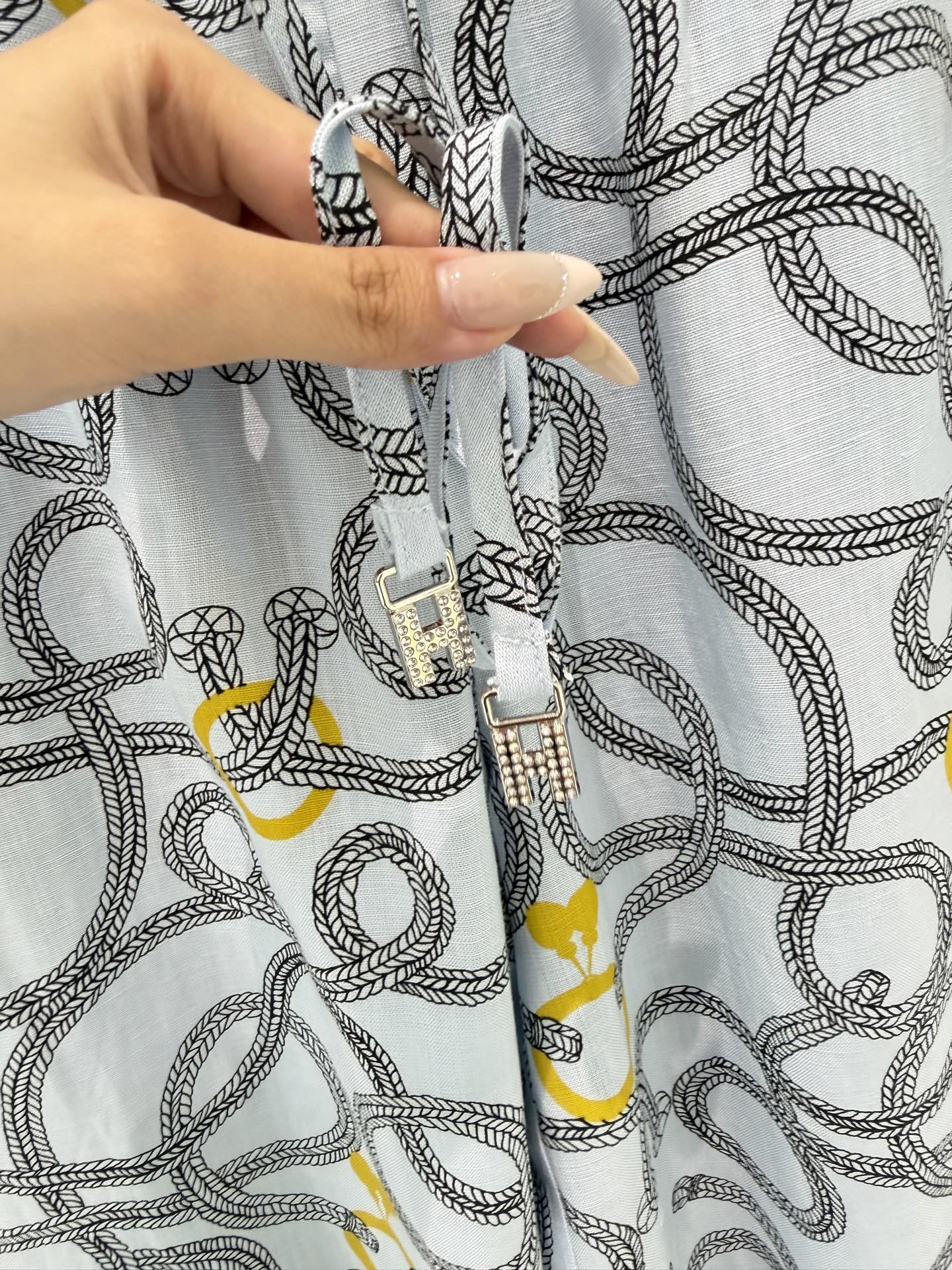 🛒𝐍𝐄𝐖 · 𝟐𝟎𝟐6/爆款现货原单品质 Her*｜2026新品抽绳织带棉麻休闲裤常规设计 经典图文 高