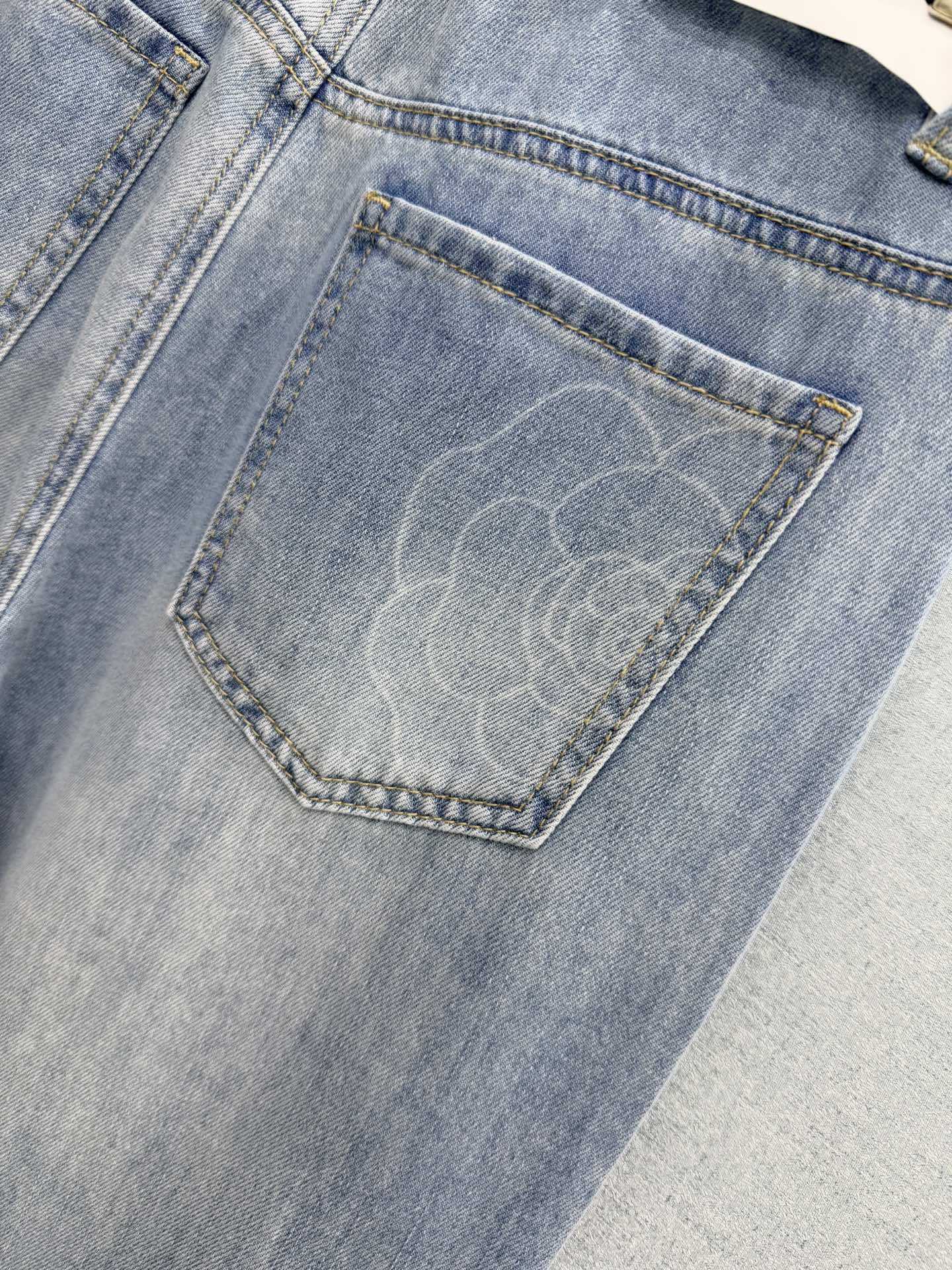 🛒𝐍𝐄𝐖 · 𝟐𝟎𝟐6/爆款现货原单品质 原创｜26新款小香风山茶花水印织带拼接来赛尔牛仔裤渐变色 包容