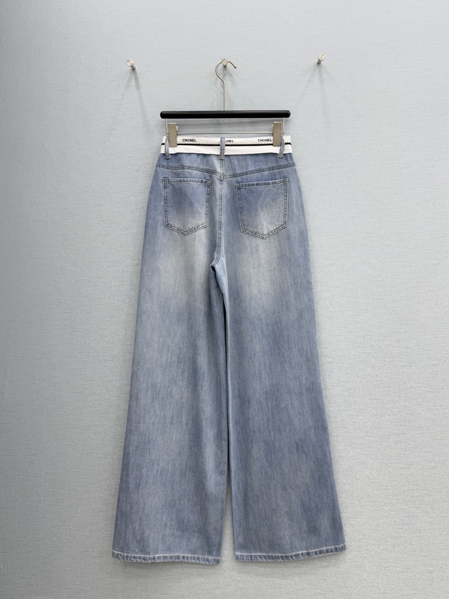 🛒𝐍𝐄𝐖 · 𝟐𝟎𝟐6/爆款现货原单品质 原创｜26新款小香风山茶花水印织带拼接来赛尔牛仔裤渐变色 包容