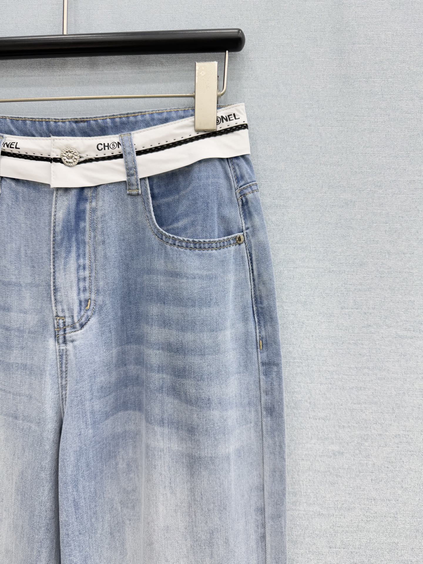 🛒𝐍𝐄𝐖 · 𝟐𝟎𝟐6/爆款现货原单品质 原创｜26新款小香风山茶花水印织带拼接来赛尔牛仔裤渐变色 包容