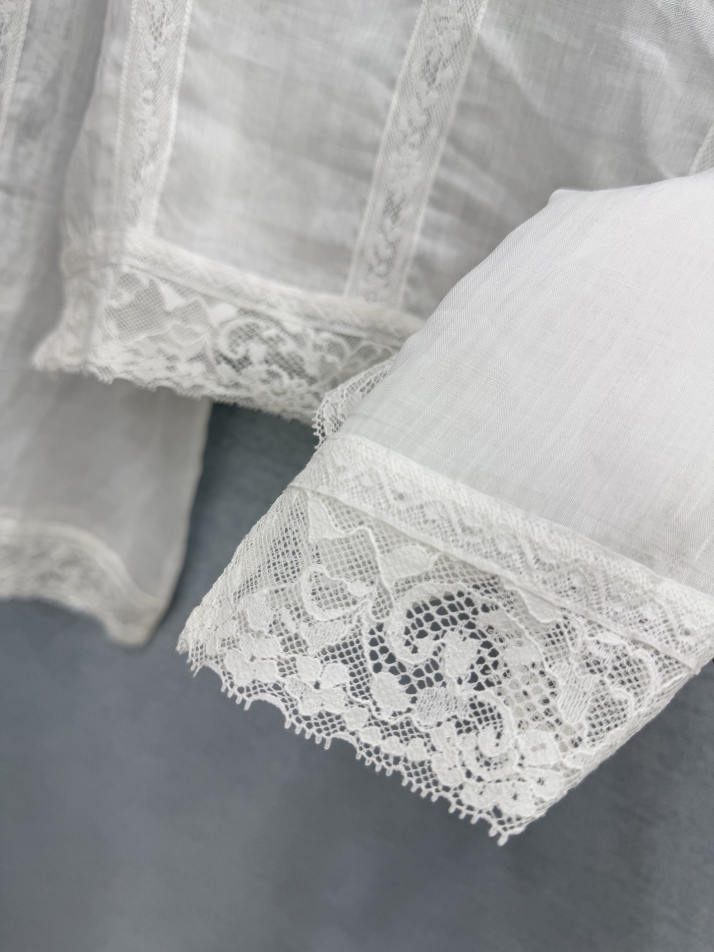 🛒𝐍𝐄𝐖 · 𝟐𝟎𝟐6/爆款现货原单品质 小众*｜2026新品蕾丝拼接衬衫精致版型，高级肌理细腻 极简主