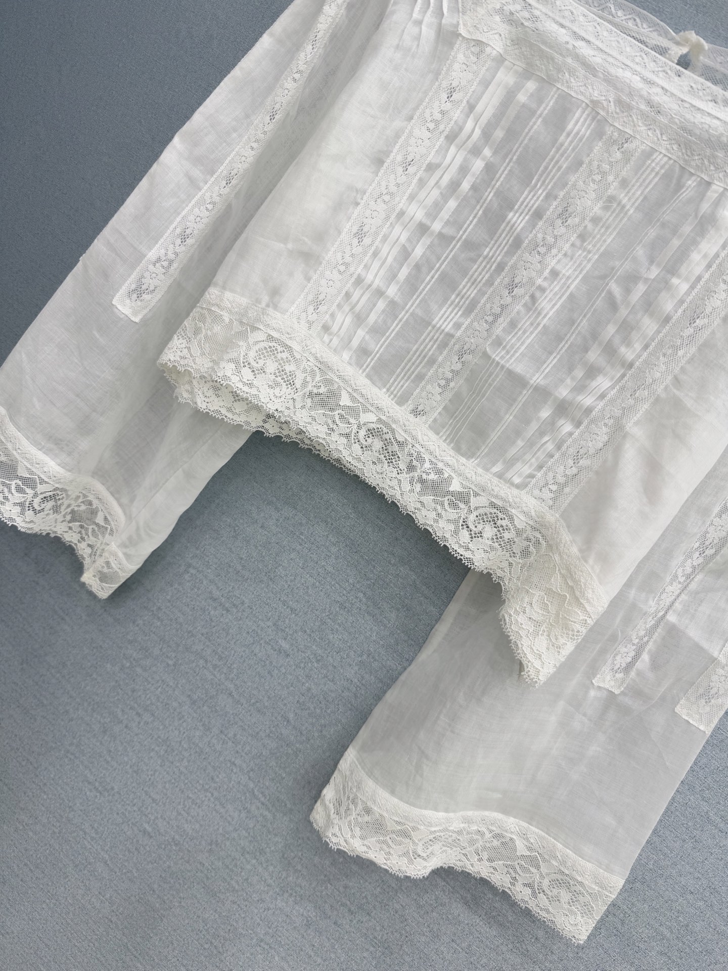 🛒𝐍𝐄𝐖 · 𝟐𝟎𝟐6/爆款现货原单品质 小众*｜2026新品蕾丝拼接衬衫精致版型，高级肌理细腻 极简主