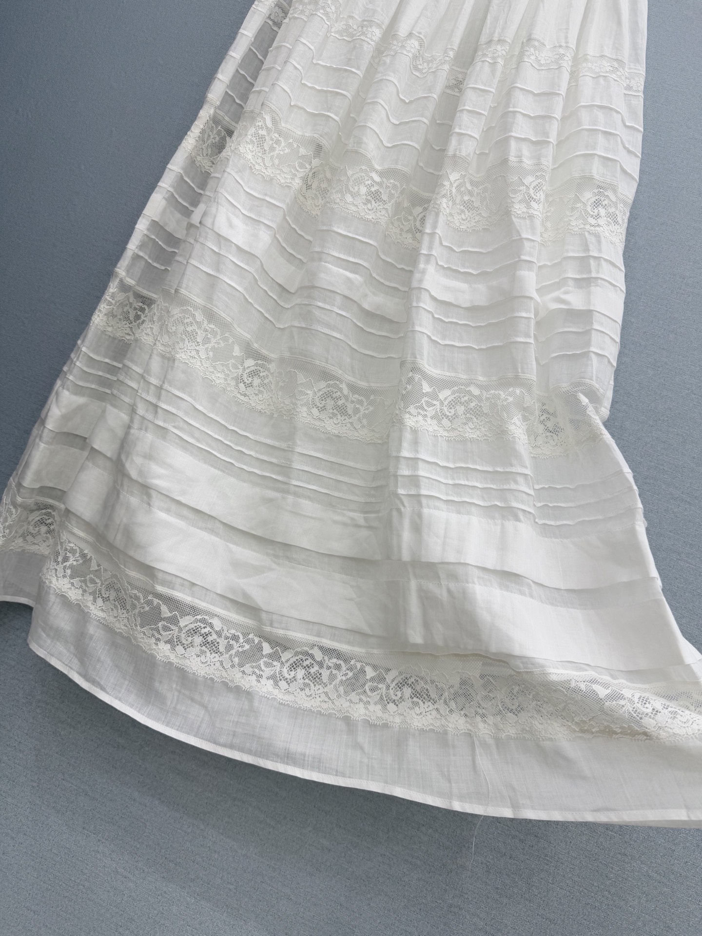 🛒𝐍𝐄𝐖 · 𝟐𝟎𝟐6/爆款现货原单品质 小众*｜2026新品蕾丝拼接半裙精致版型，高级肌理细腻 极简主