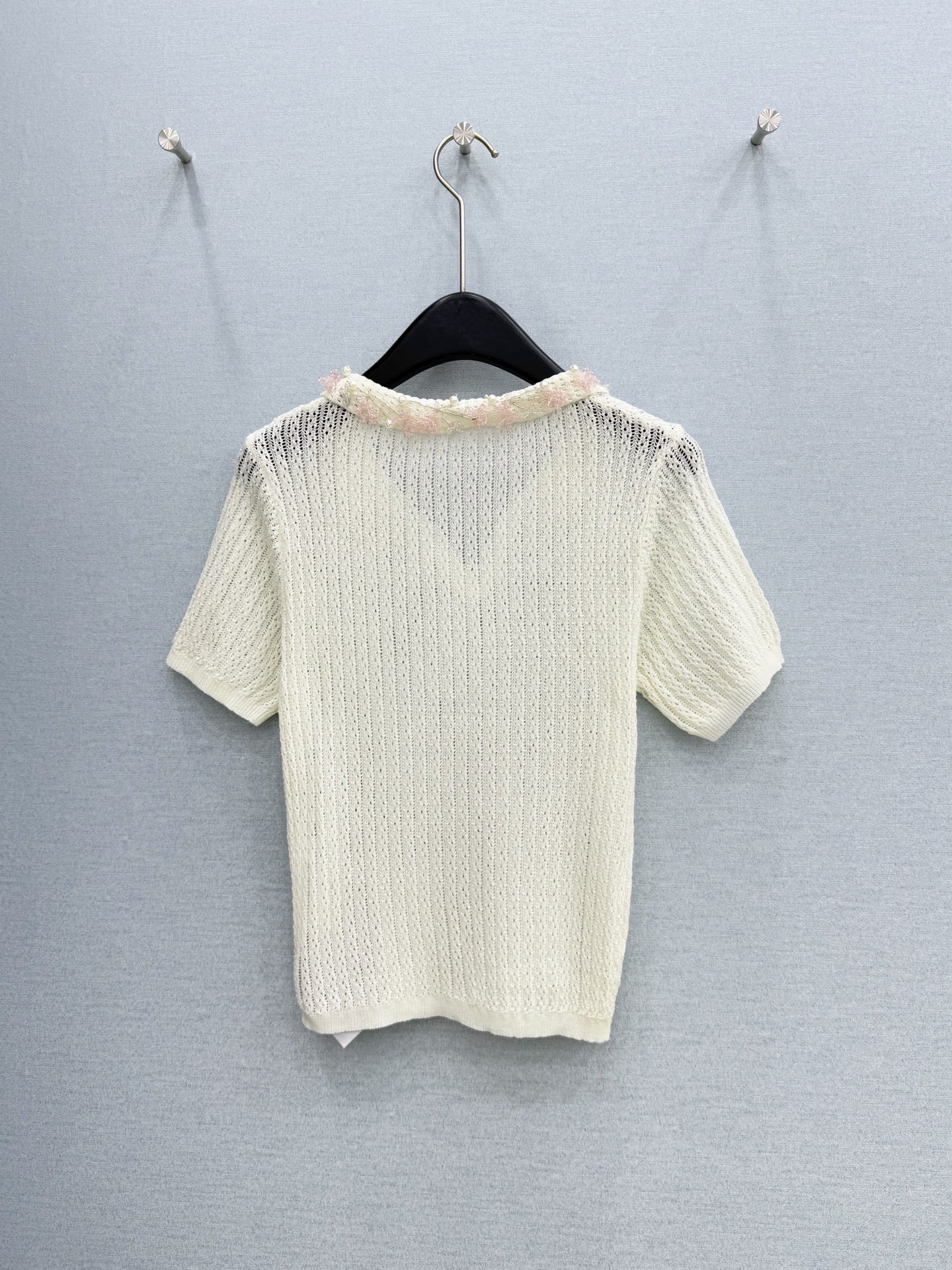 🛒𝐍𝐄𝐖 · 𝟐𝟎𝟐6/爆款现货设计师 小众｜26新品重工订珠针织衫王炸单品，精致常规版型上身巨显瘦！定