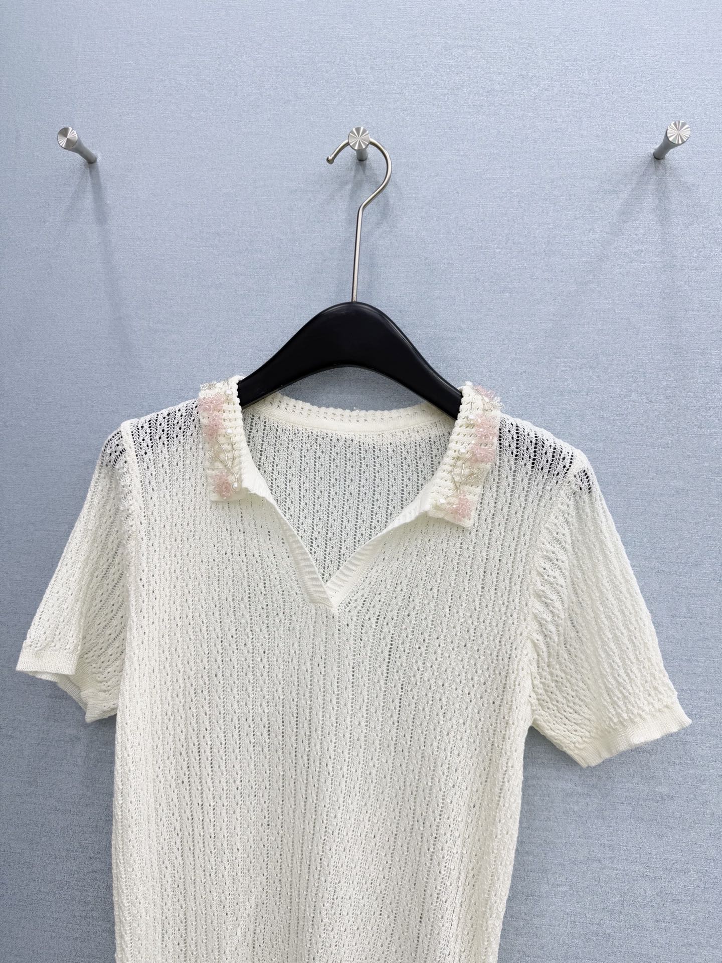 🛒𝐍𝐄𝐖 · 𝟐𝟎𝟐6/爆款现货设计师 小众｜26新品重工订珠针织衫王炸单品，精致常规版型上身巨显瘦！定