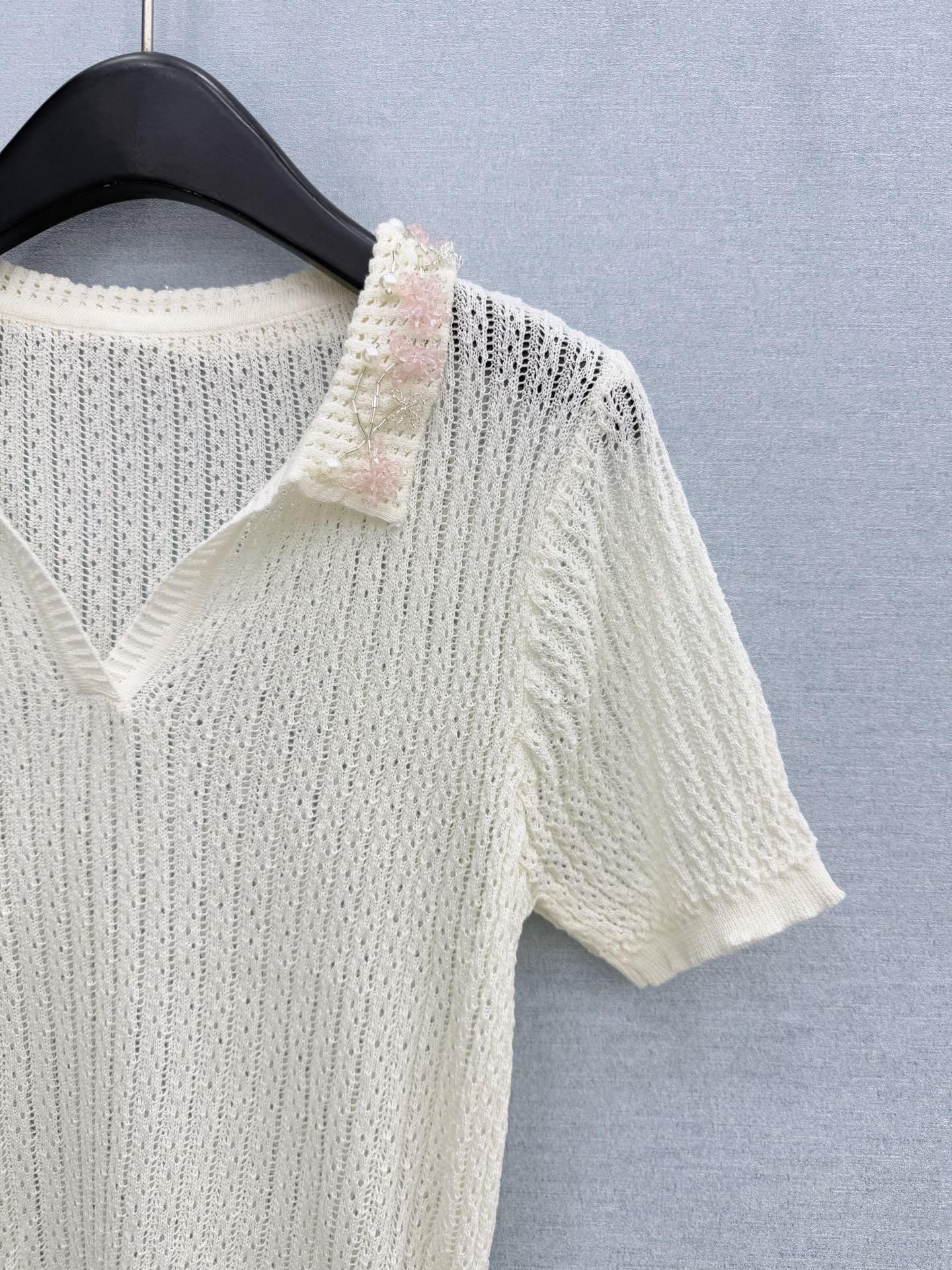 🛒𝐍𝐄𝐖 · 𝟐𝟎𝟐6/爆款现货设计师 小众｜26新品重工订珠针织衫王炸单品，精致常规版型上身巨显瘦！定