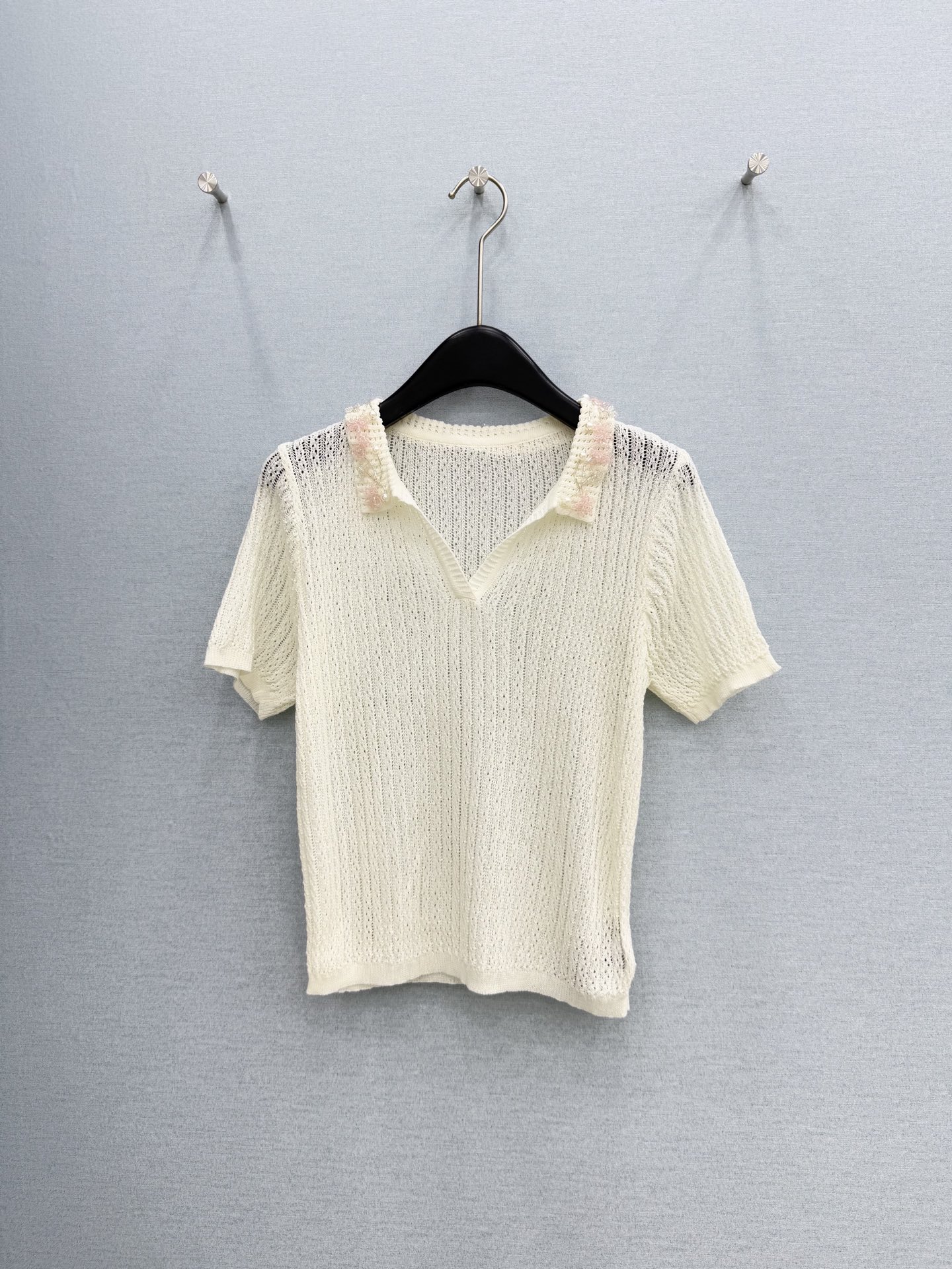 🛒𝐍𝐄𝐖 · 𝟐𝟎𝟐6/爆款现货设计师 小众｜26新品重工订珠针织衫王炸单品，精致常规版型上身巨显瘦！定