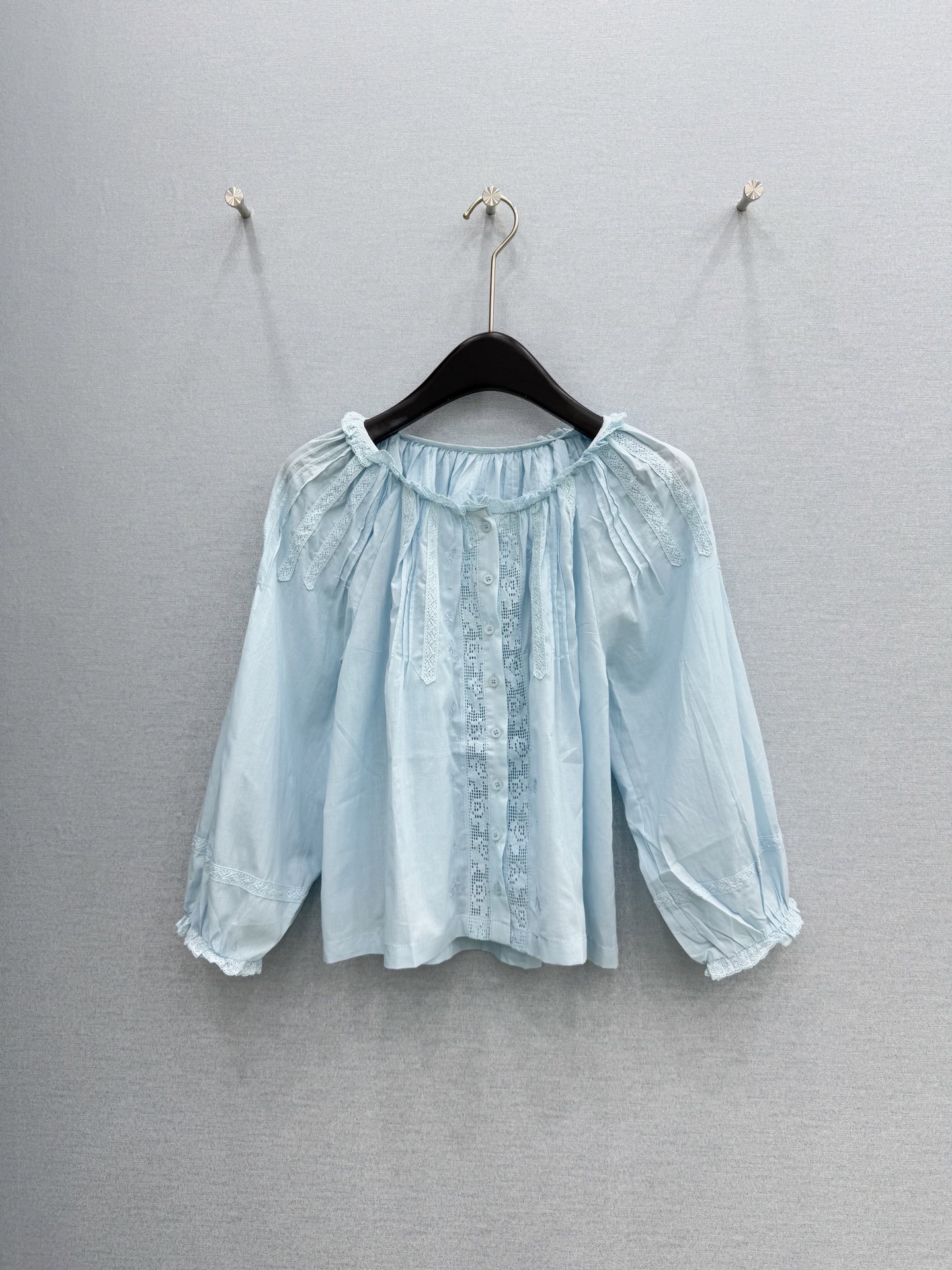 🛒𝐍𝐄𝐖 · 𝟐𝟎𝟐6/爆款现货原单品质 小众*｜2026新品蕾丝拼接衬衫精致版型，高级肌理细腻 极简主