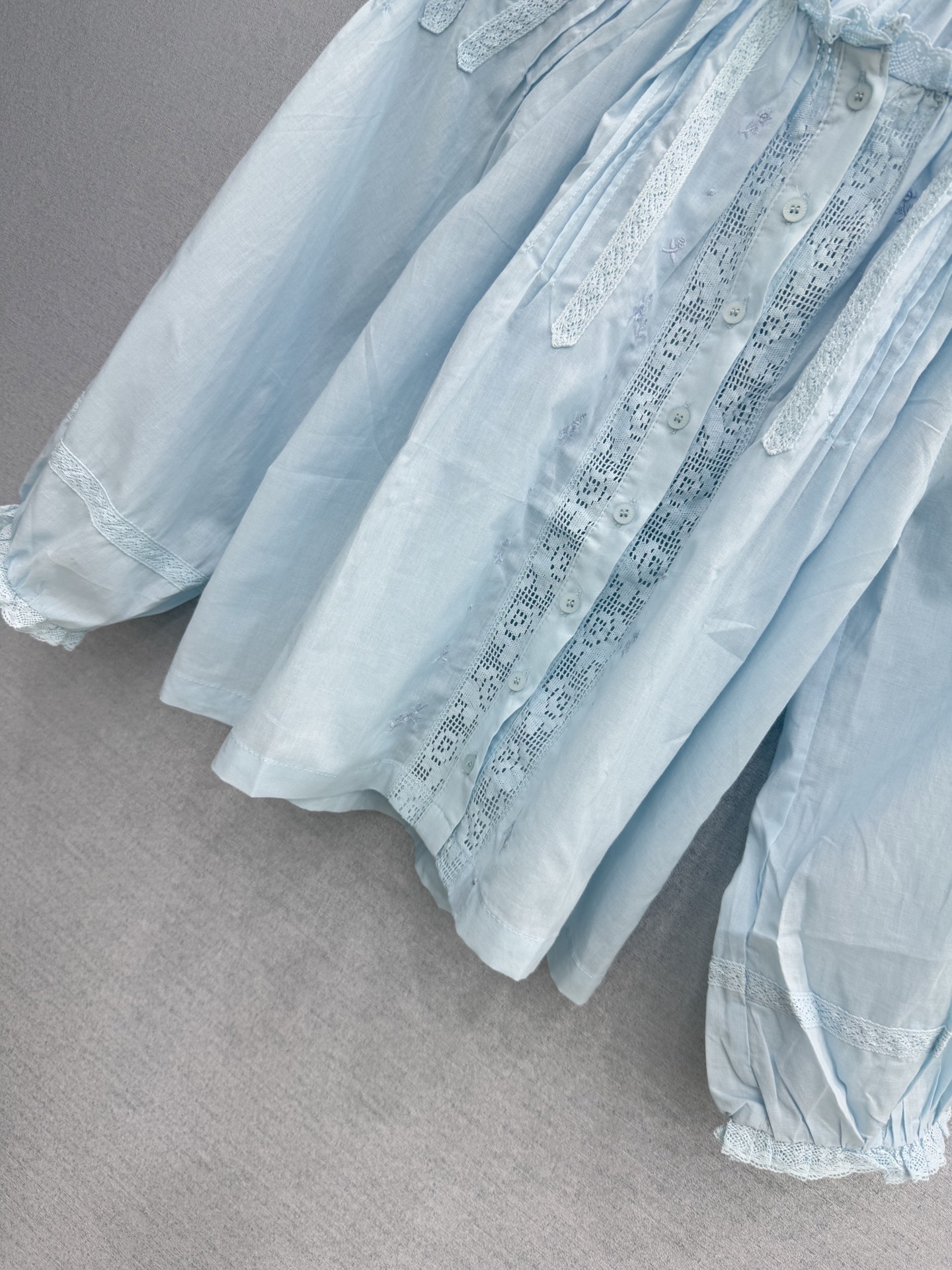 🛒𝐍𝐄𝐖 · 𝟐𝟎𝟐6/爆款现货原单品质 小众*｜2026新品蕾丝拼接衬衫精致版型，高级肌理细腻 极简主