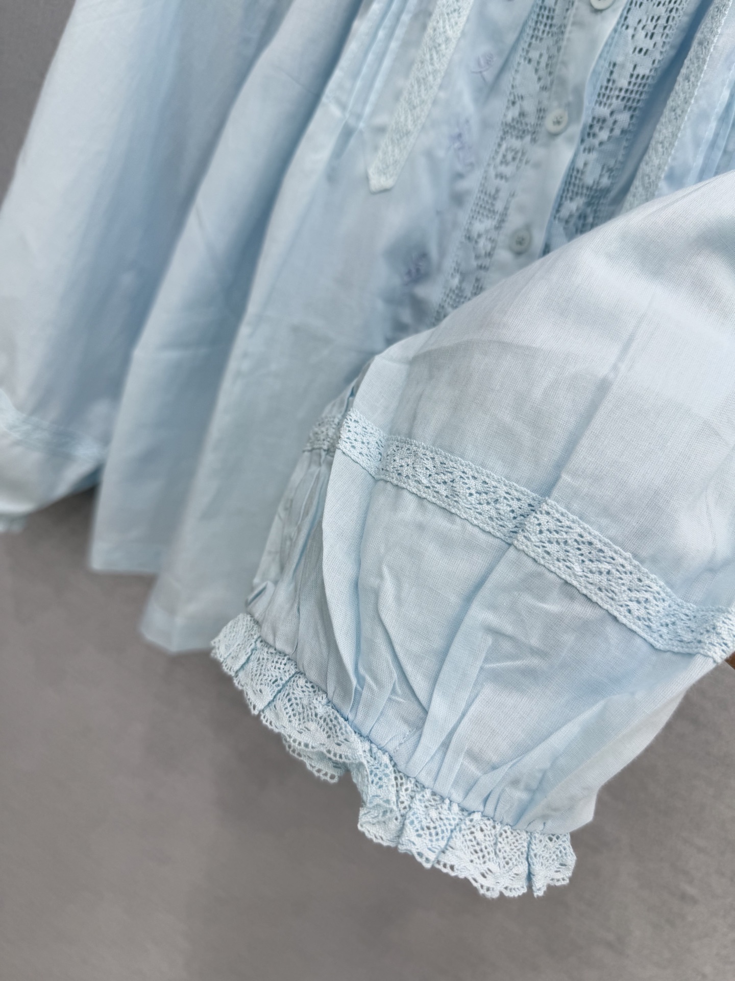 🛒𝐍𝐄𝐖 · 𝟐𝟎𝟐6/爆款现货原单品质 小众*｜2026新品蕾丝拼接衬衫精致版型，高级肌理细腻 极简主