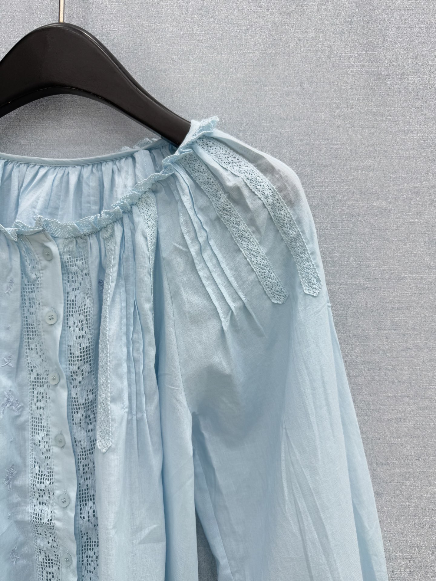 🛒𝐍𝐄𝐖 · 𝟐𝟎𝟐6/爆款现货原单品质 小众*｜2026新品蕾丝拼接衬衫精致版型，高级肌理细腻 极简主