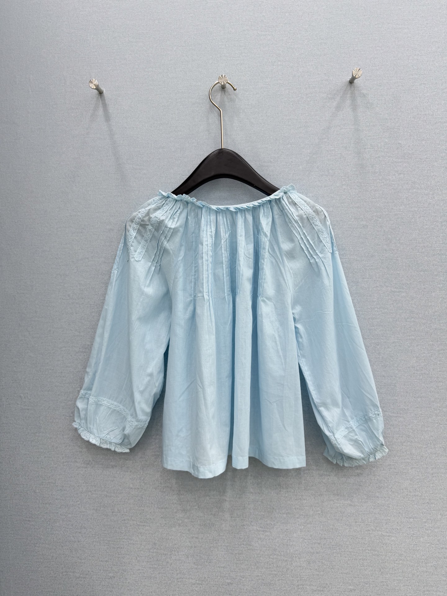 🛒𝐍𝐄𝐖 · 𝟐𝟎𝟐6/爆款现货原单品质 小众*｜2026新品蕾丝拼接衬衫精致版型，高级肌理细腻 极简主