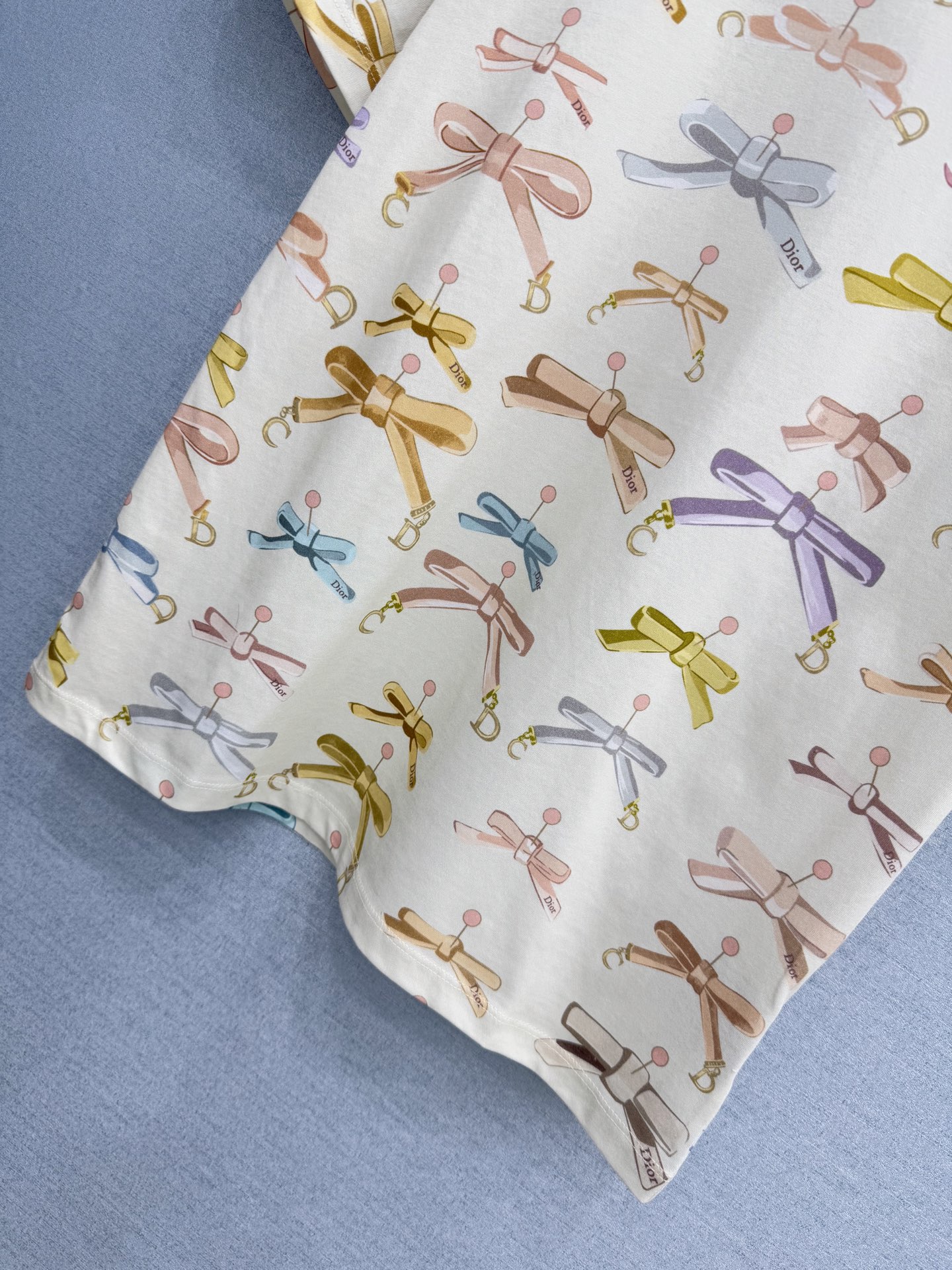 🛒𝐍𝐄𝐖 · 𝟐𝟎𝟐6/爆款现货【春夏上新】 Di*｜2026新款满身印花T恤高订面料，百搭版型 ，上身