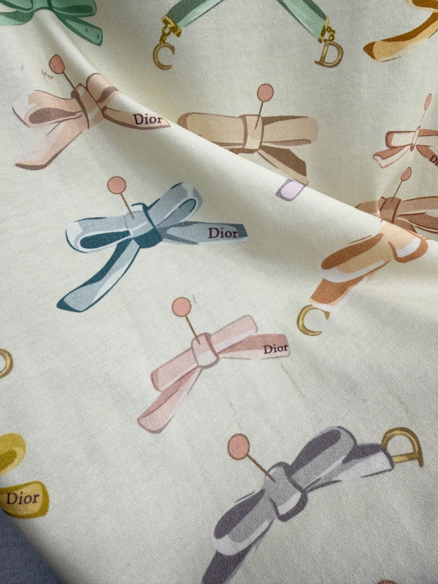 🛒𝐍𝐄𝐖 · 𝟐𝟎𝟐6/爆款现货【春夏上新】 Di*｜2026新款满身印花T恤高订面料，百搭版型 ，上身