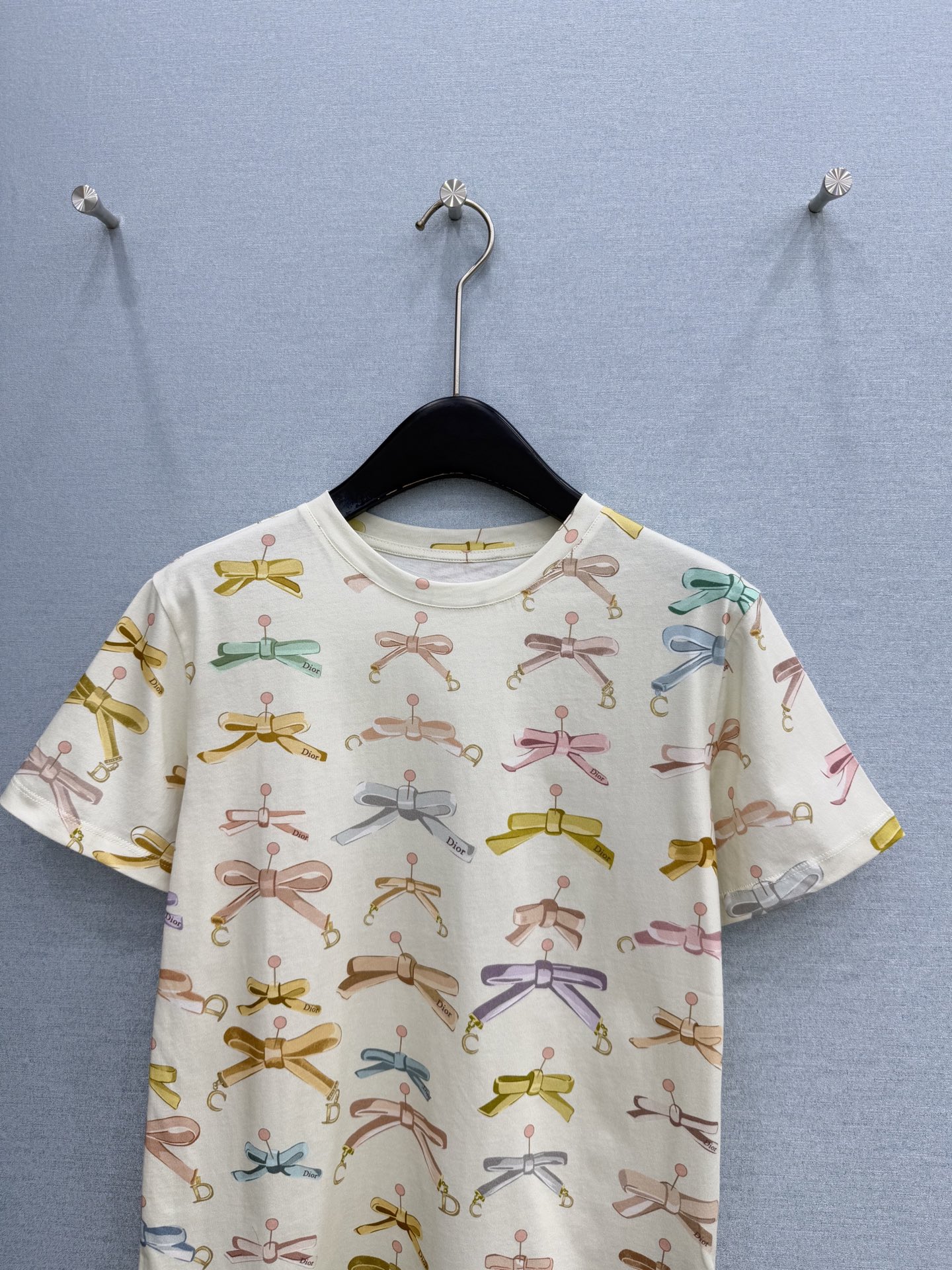 🛒𝐍𝐄𝐖 · 𝟐𝟎𝟐6/爆款现货【春夏上新】 Di*｜2026新款满身印花T恤高订面料，百搭版型 ，上身