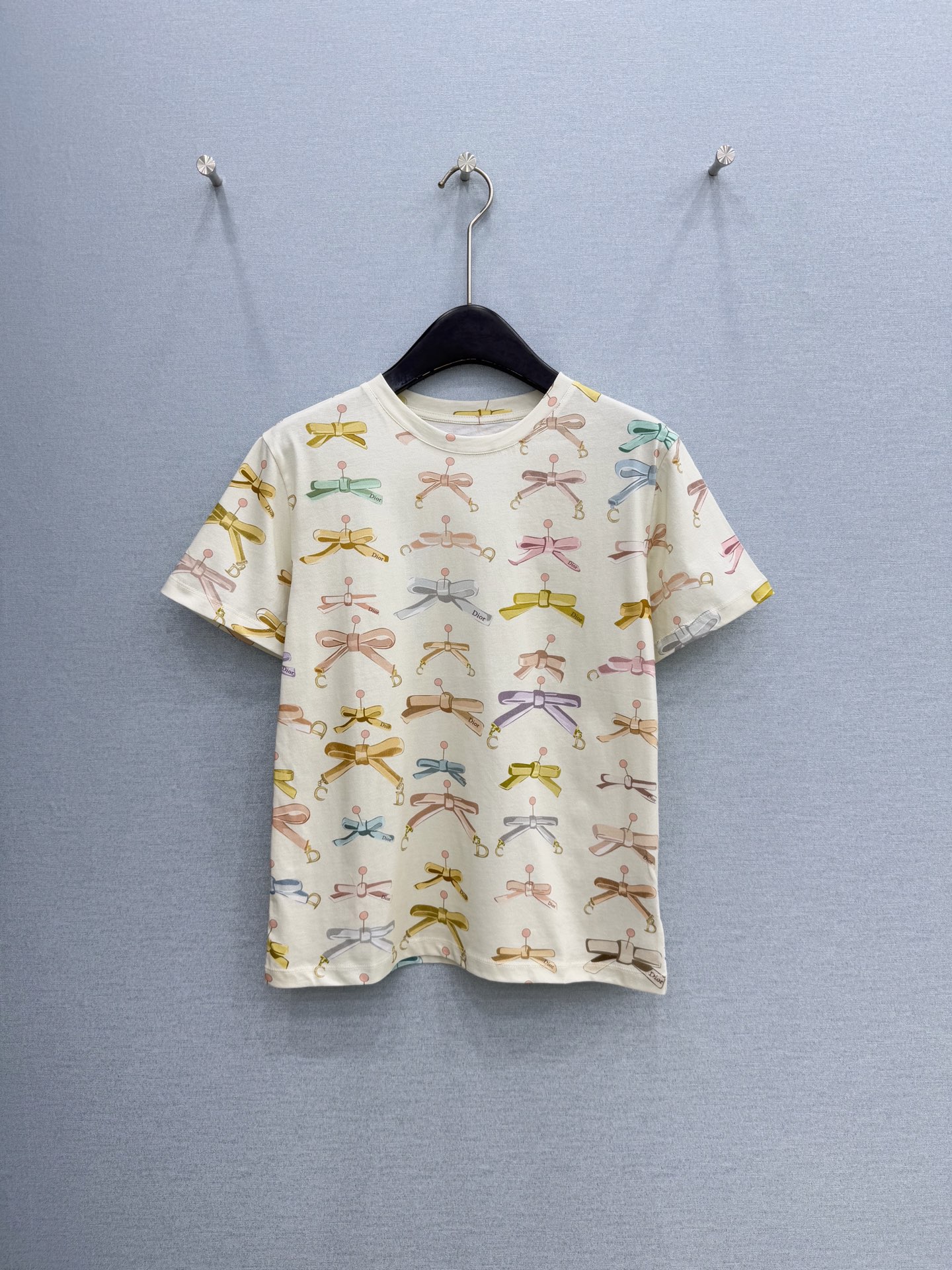 🛒𝐍𝐄𝐖 · 𝟐𝟎𝟐6/爆款现货【春夏上新】 Di*｜2026新款满身印花T恤高订面料，百搭版型 ，上身