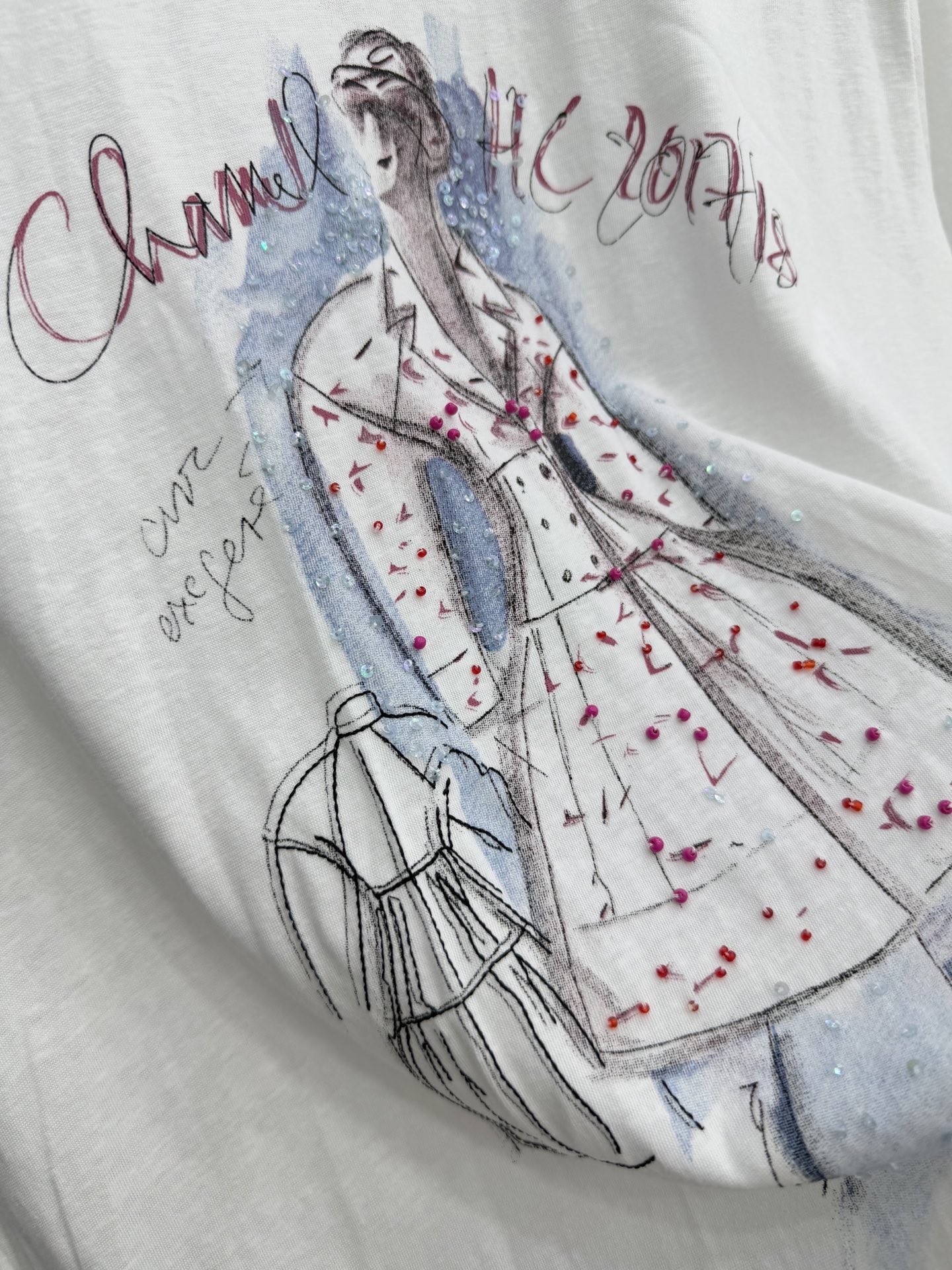 🛒𝐍𝐄𝐖 · 𝟐𝟎𝟐6/爆款现货原单品质 小众*｜精致印花订珠短袖T恤高订面料 亲肤透气舒适标志性字母图