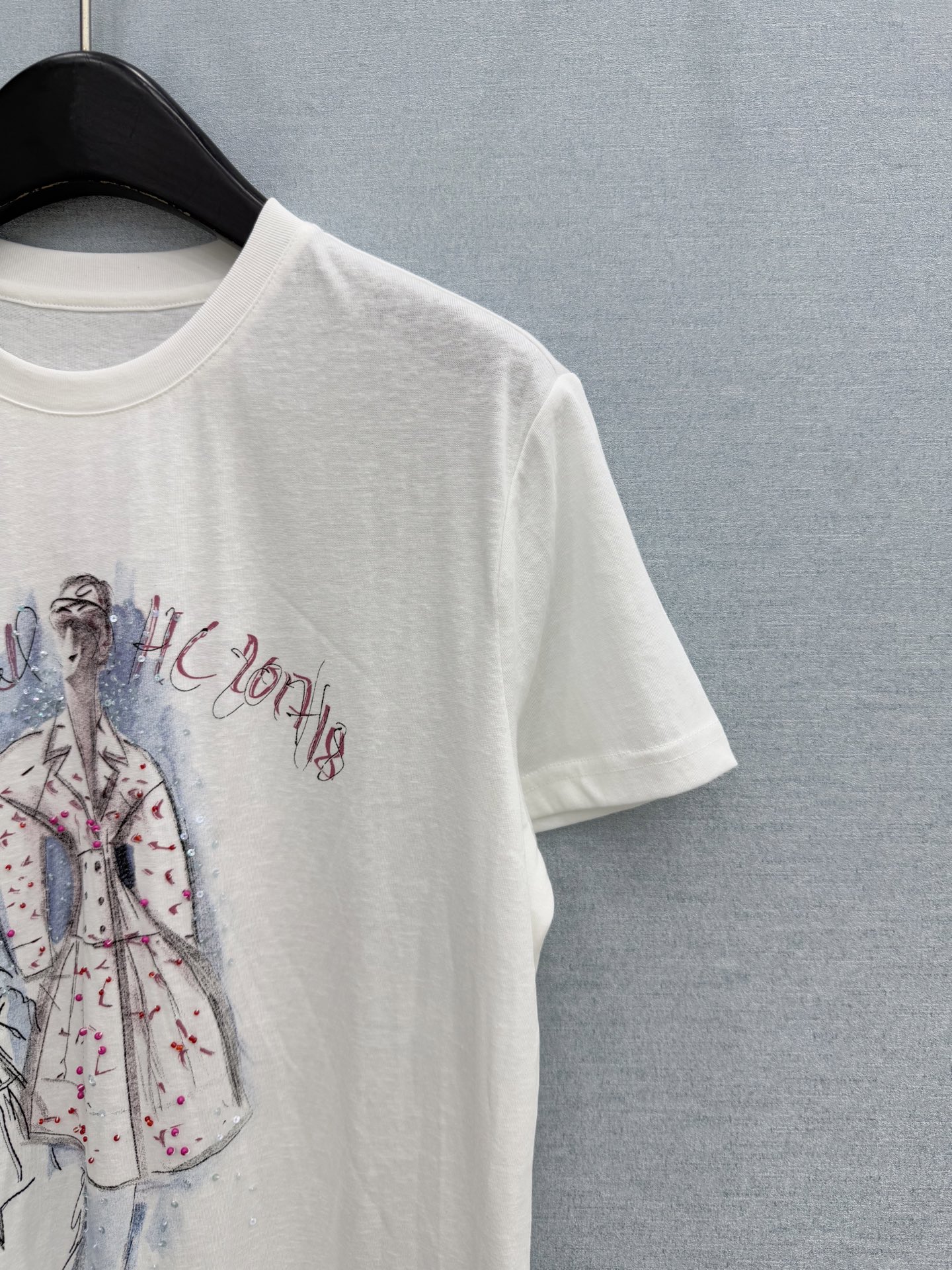 🛒𝐍𝐄𝐖 · 𝟐𝟎𝟐6/爆款现货原单品质 小众*｜精致印花订珠短袖T恤高订面料 亲肤透气舒适标志性字母图