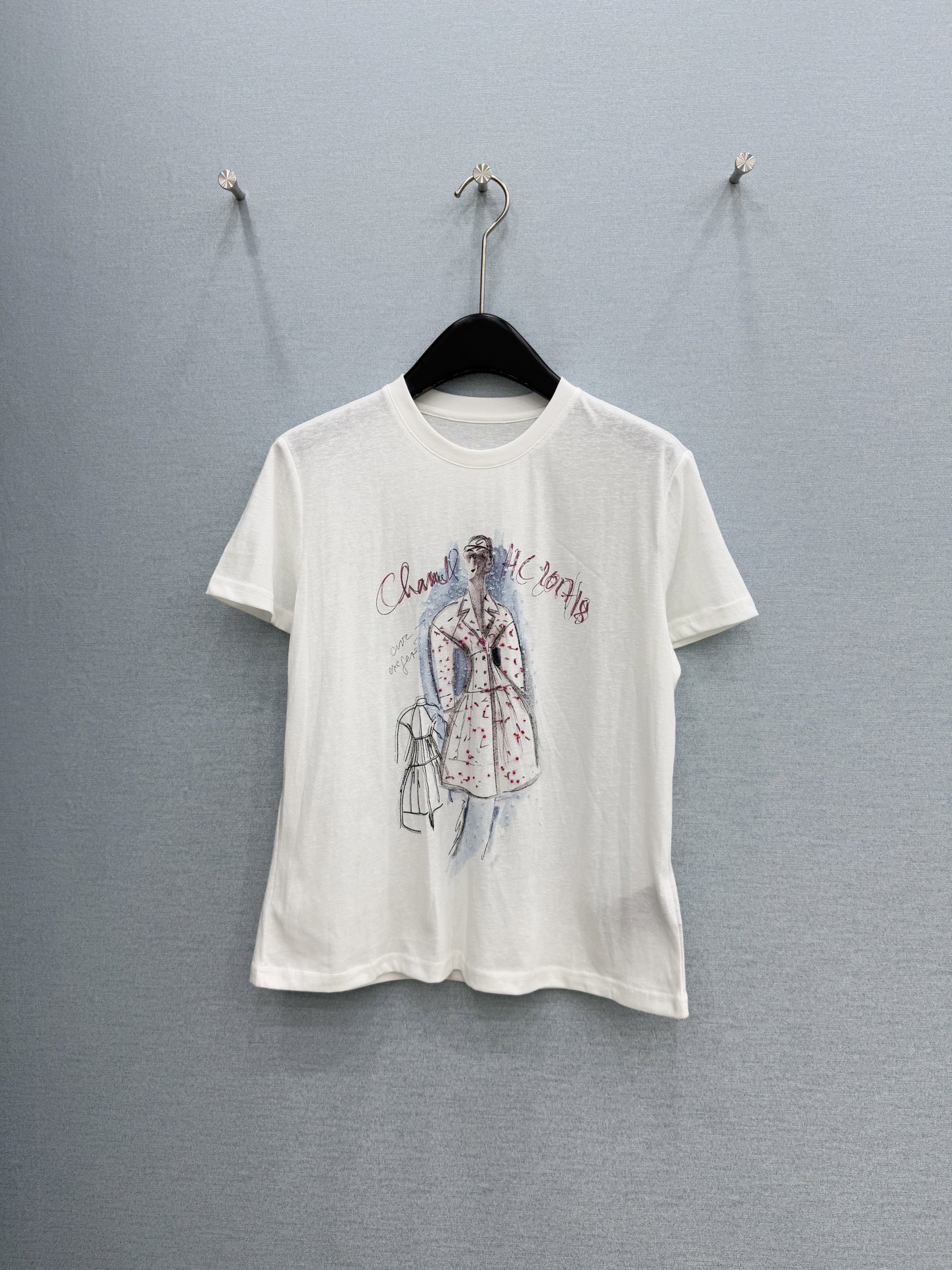 🛒𝐍𝐄𝐖 · 𝟐𝟎𝟐6/爆款现货原单品质 小众*｜精致印花订珠短袖T恤高订面料 亲肤透气舒适标志性字母图