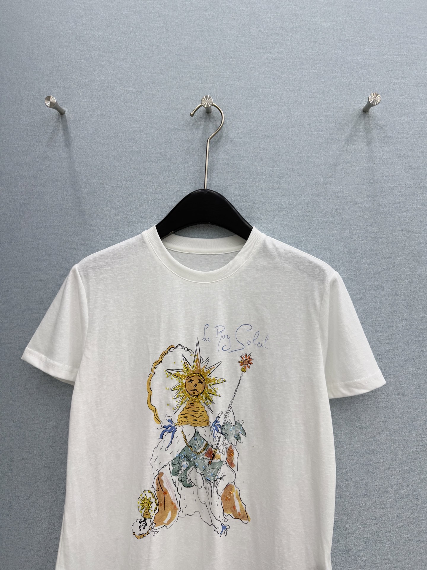 🛒𝐍𝐄𝐖 · 𝟐𝟎𝟐6/爆款现货原单品质 小众*｜精致印花订珠短袖T恤高订面料 亲肤透气舒适标志性字母图