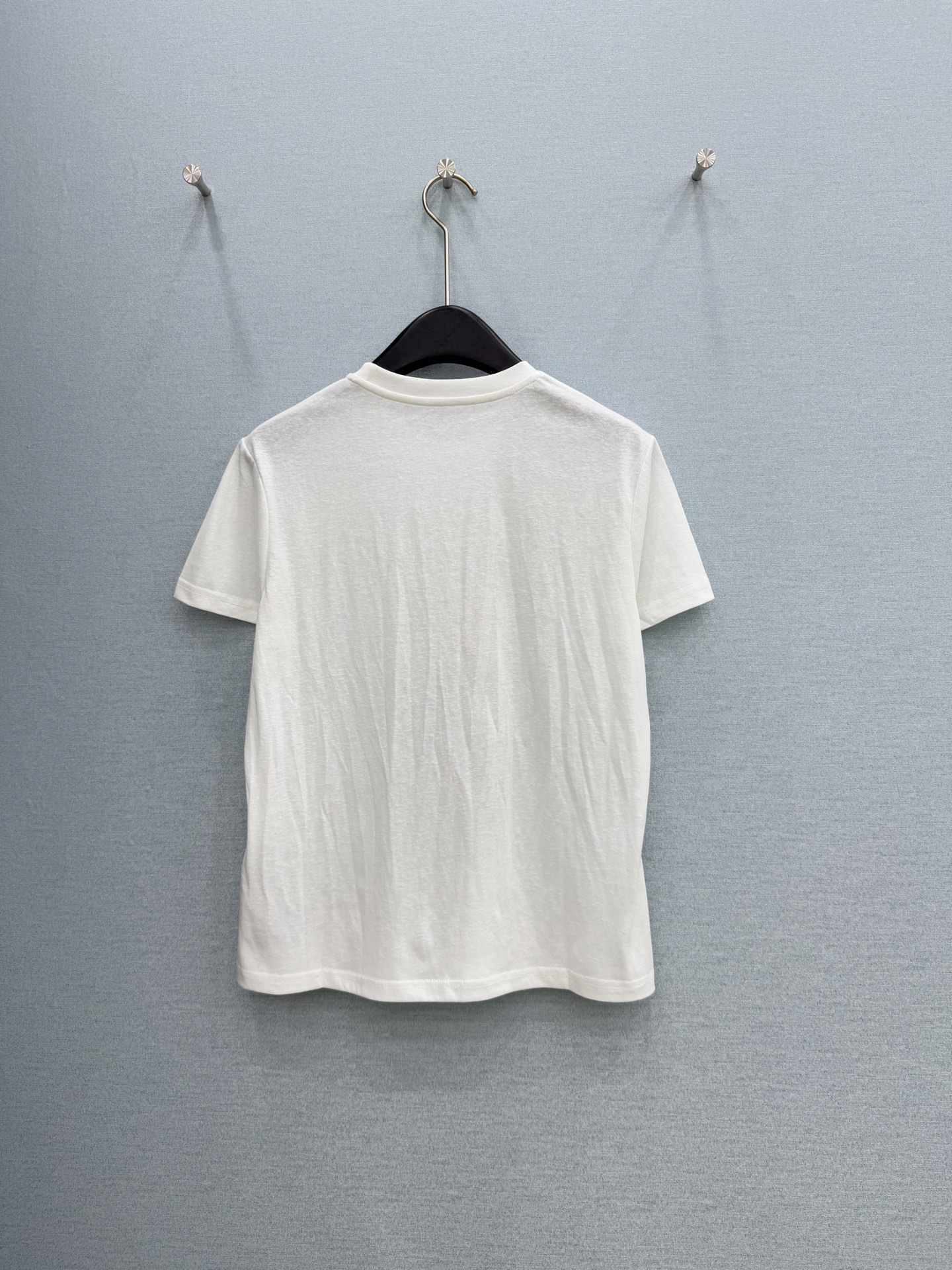 🛒𝐍𝐄𝐖 · 𝟐𝟎𝟐6/爆款现货原单品质 小众*｜精致印花订珠短袖T恤高订面料 亲肤透气舒适标志性字母图