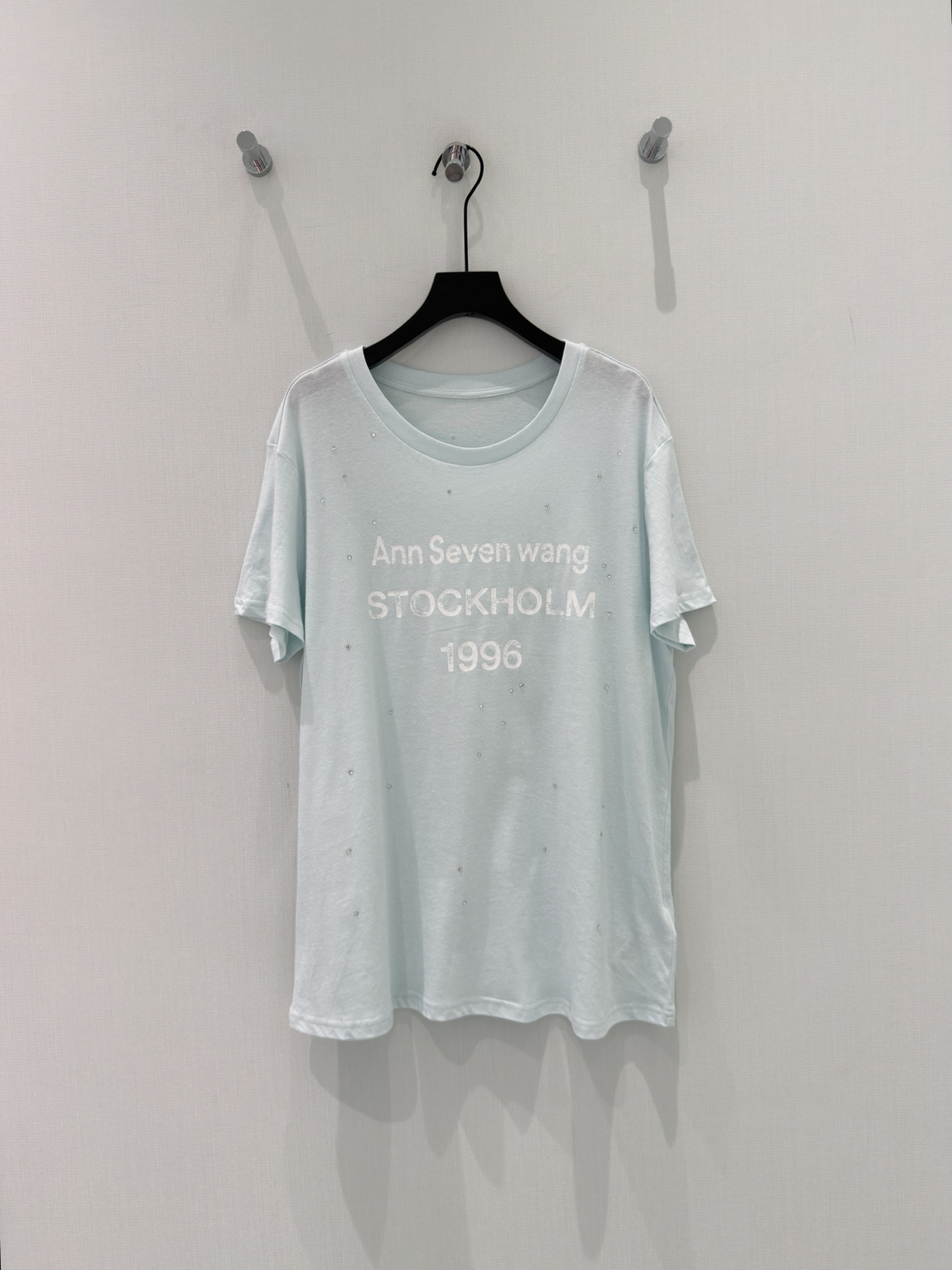 🛒𝐍𝐄𝐖 · 𝟐𝟎𝟐6/爆款现货【春夏上新】 设计师小众｜2026撞色印花烫钻短袖T恤定制面料，宽松版型