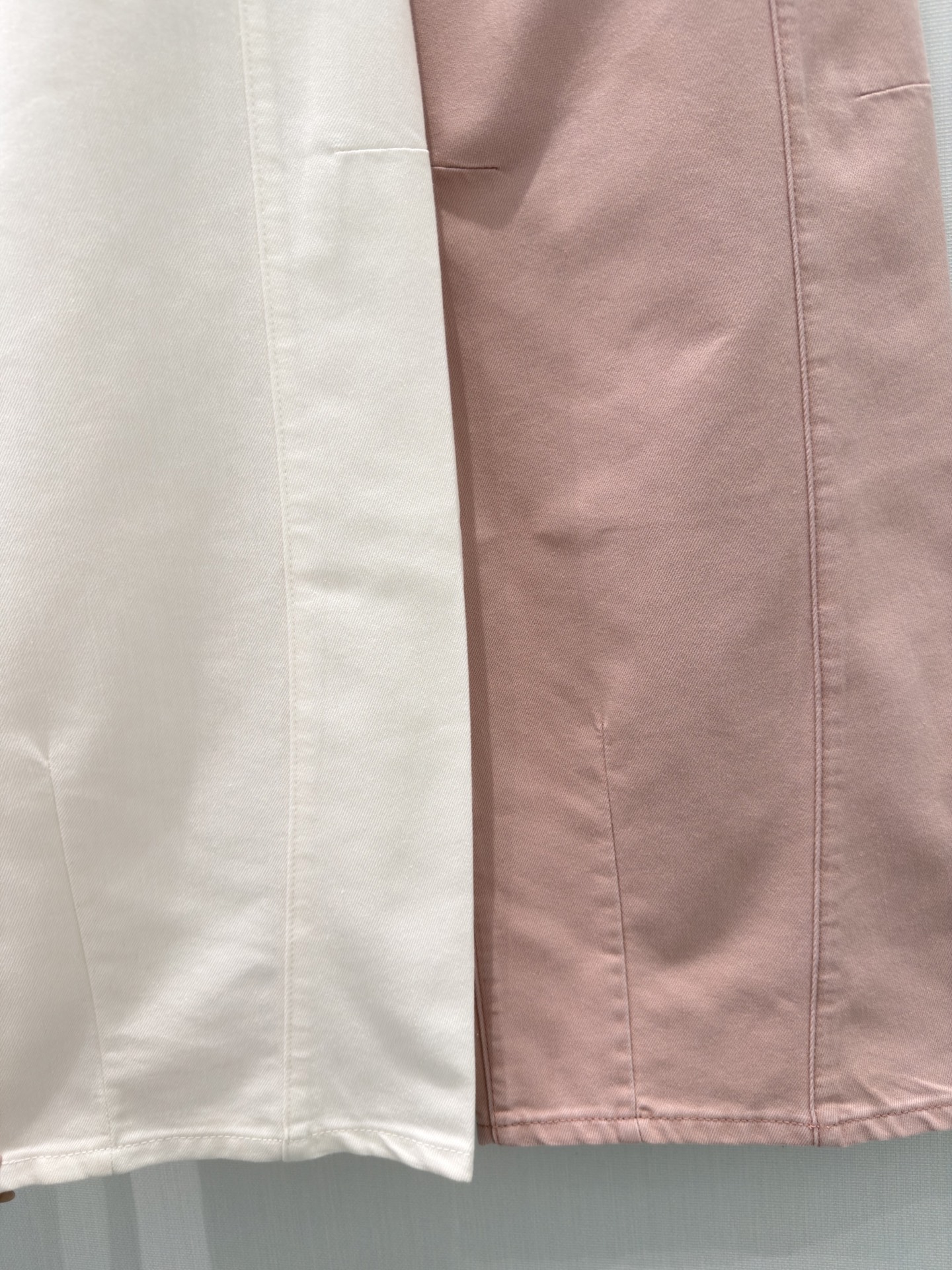 🛒𝐍𝐄𝐖 · 𝟐𝟎𝟐6/爆款现货原创 设计师｜微型镰刀刺绣牛仔裤采用高端定制面料，牛仔穿起来非常舒适，常