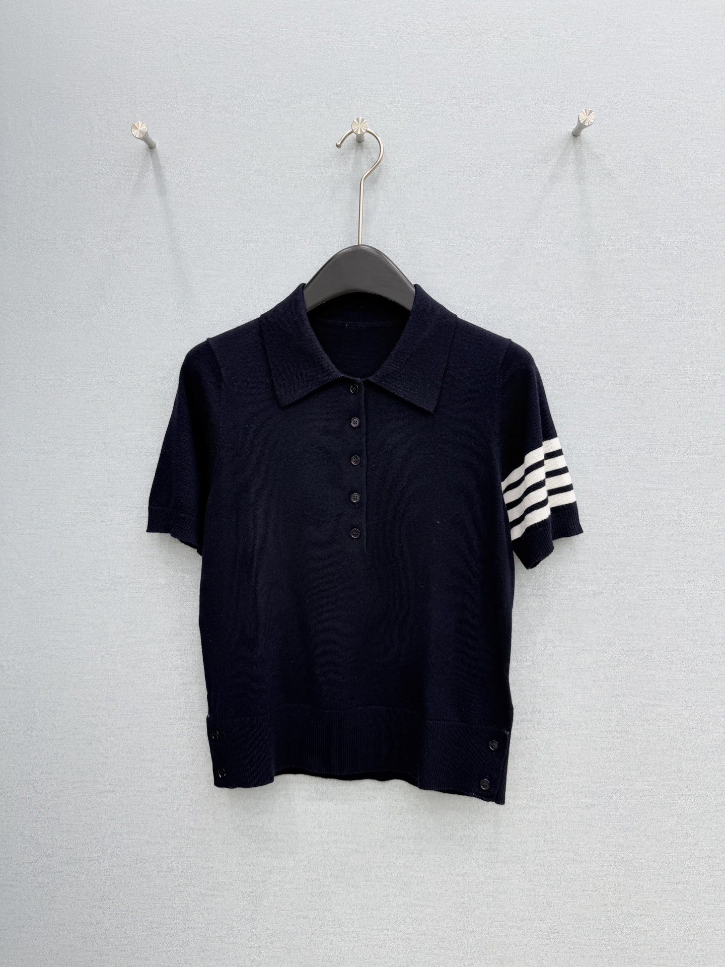 🛒𝐍𝐄𝐖 · 𝟐𝟎𝟐6/爆款现货【原单品质】 小众｜26新品羊毛针织衫王炸单品，精致常规版型上身巨显瘦！