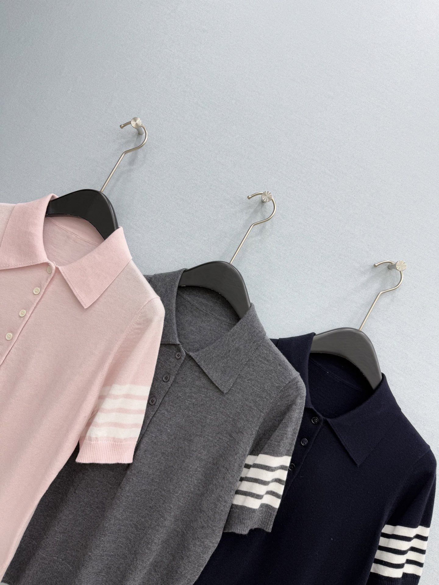 🛒𝐍𝐄𝐖 · 𝟐𝟎𝟐6/爆款现货【原单品质】 小众｜26新品羊毛针织衫王炸单品，精致常规版型上身巨显瘦！