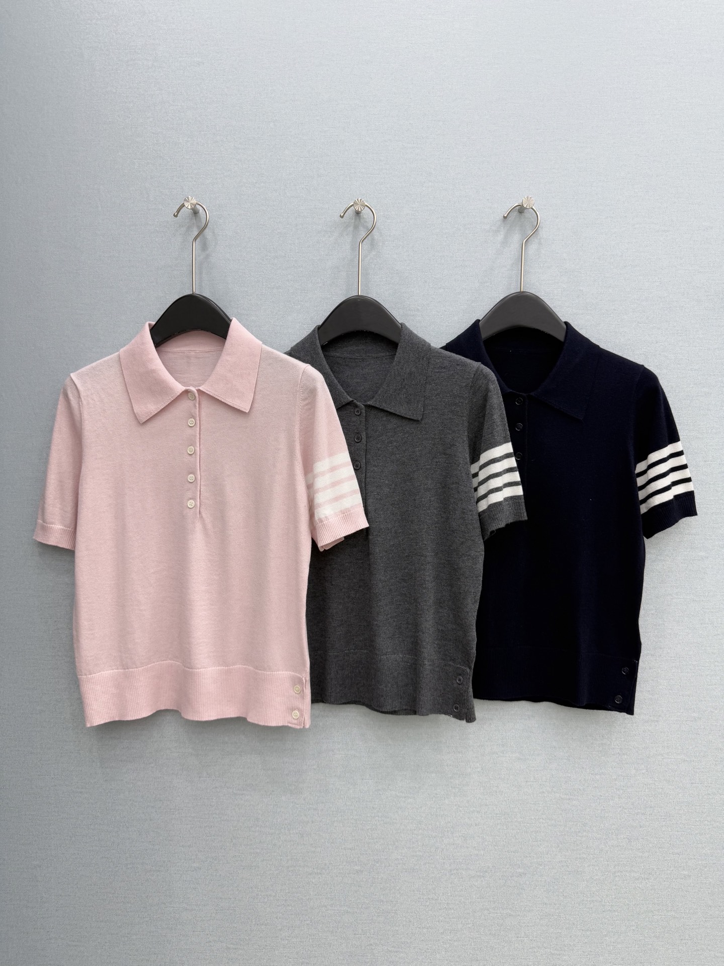 🛒𝐍𝐄𝐖 · 𝟐𝟎𝟐6/爆款现货【原单品质】 小众｜26新品羊毛针织衫王炸单品，精致常规版型上身巨显瘦！