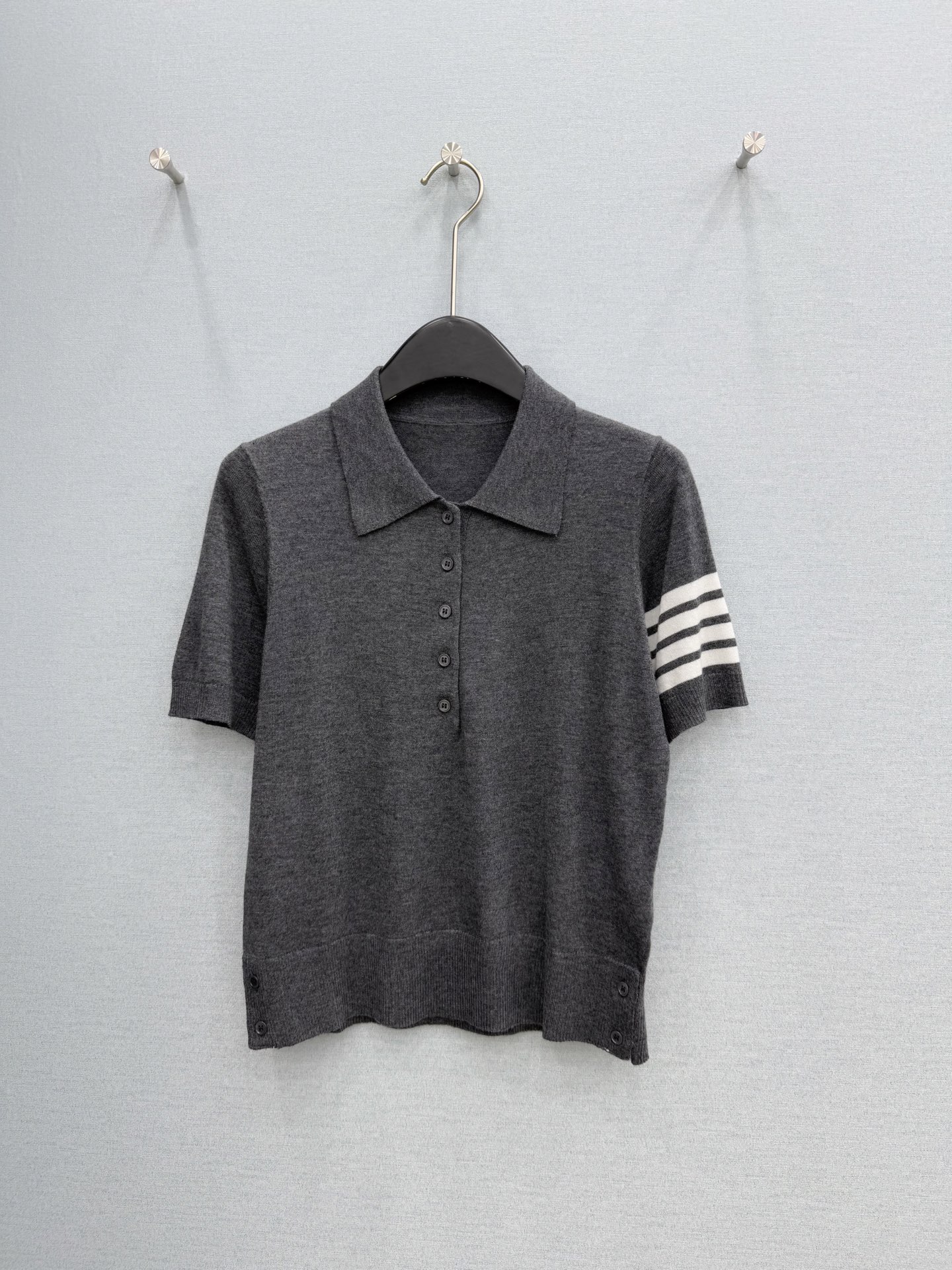 🛒𝐍𝐄𝐖 · 𝟐𝟎𝟐6/爆款现货【原单品质】 小众｜26新品羊毛针织衫王炸单品，精致常规版型上身巨显瘦！