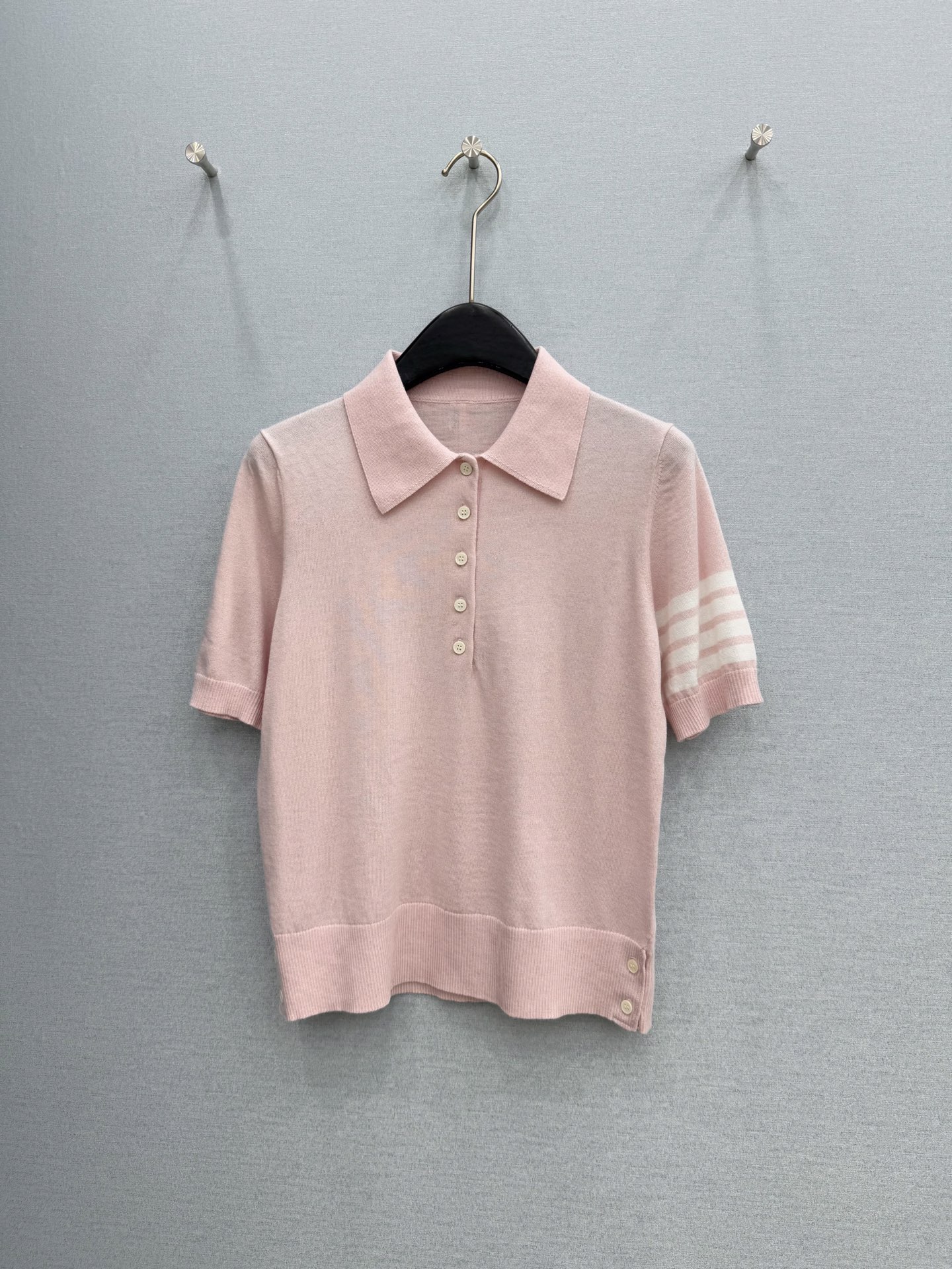 🛒𝐍𝐄𝐖 · 𝟐𝟎𝟐6/爆款现货【原单品质】 小众｜26新品羊毛针织衫王炸单品，精致常规版型上身巨显瘦！