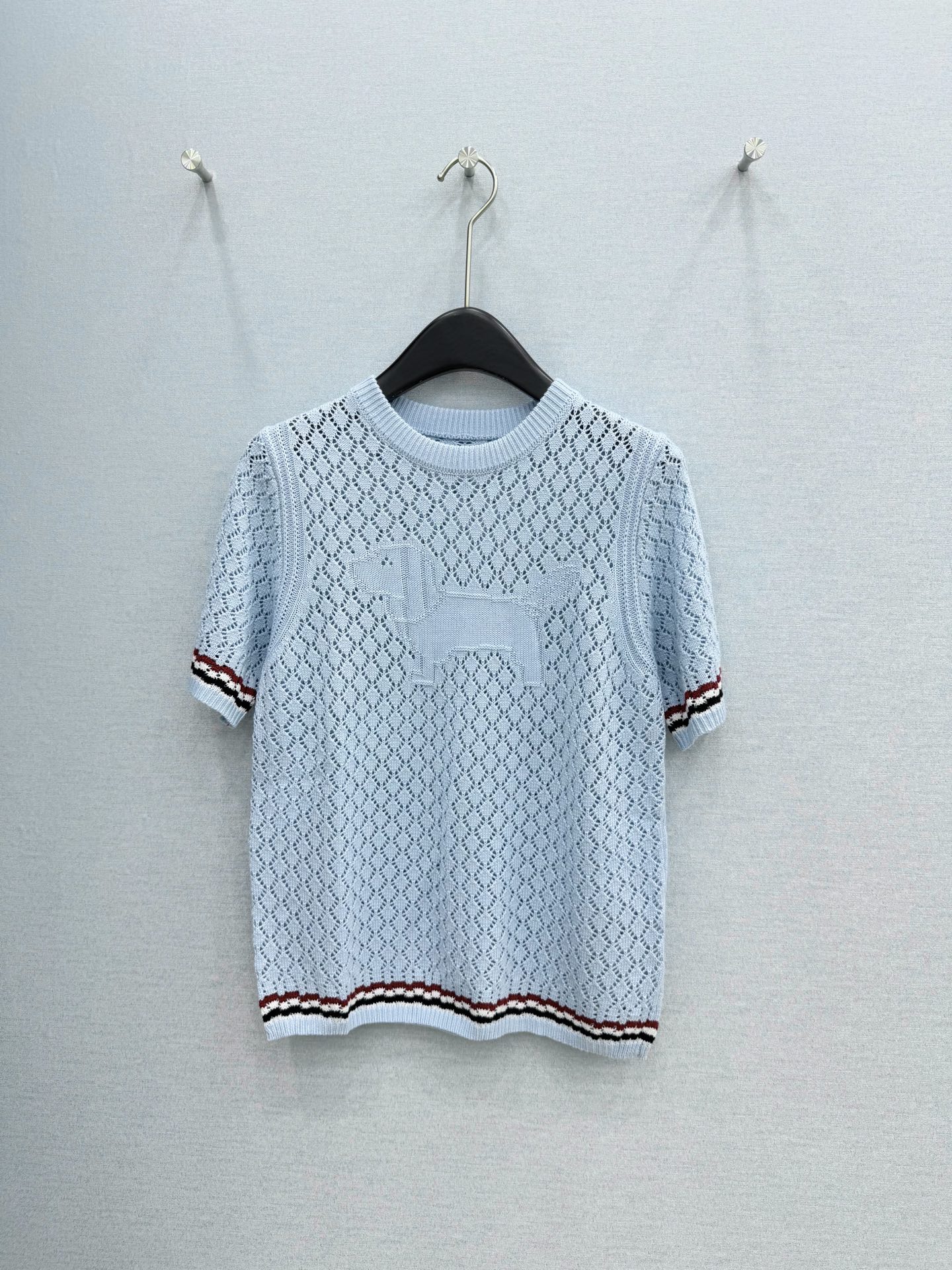 🛒𝐍𝐄𝐖 · 𝟐𝟎𝟐6/爆款现货【原单品质】 小众｜26新品羊毛镂空针织衫王炸单品，精致常规版型上身巨显