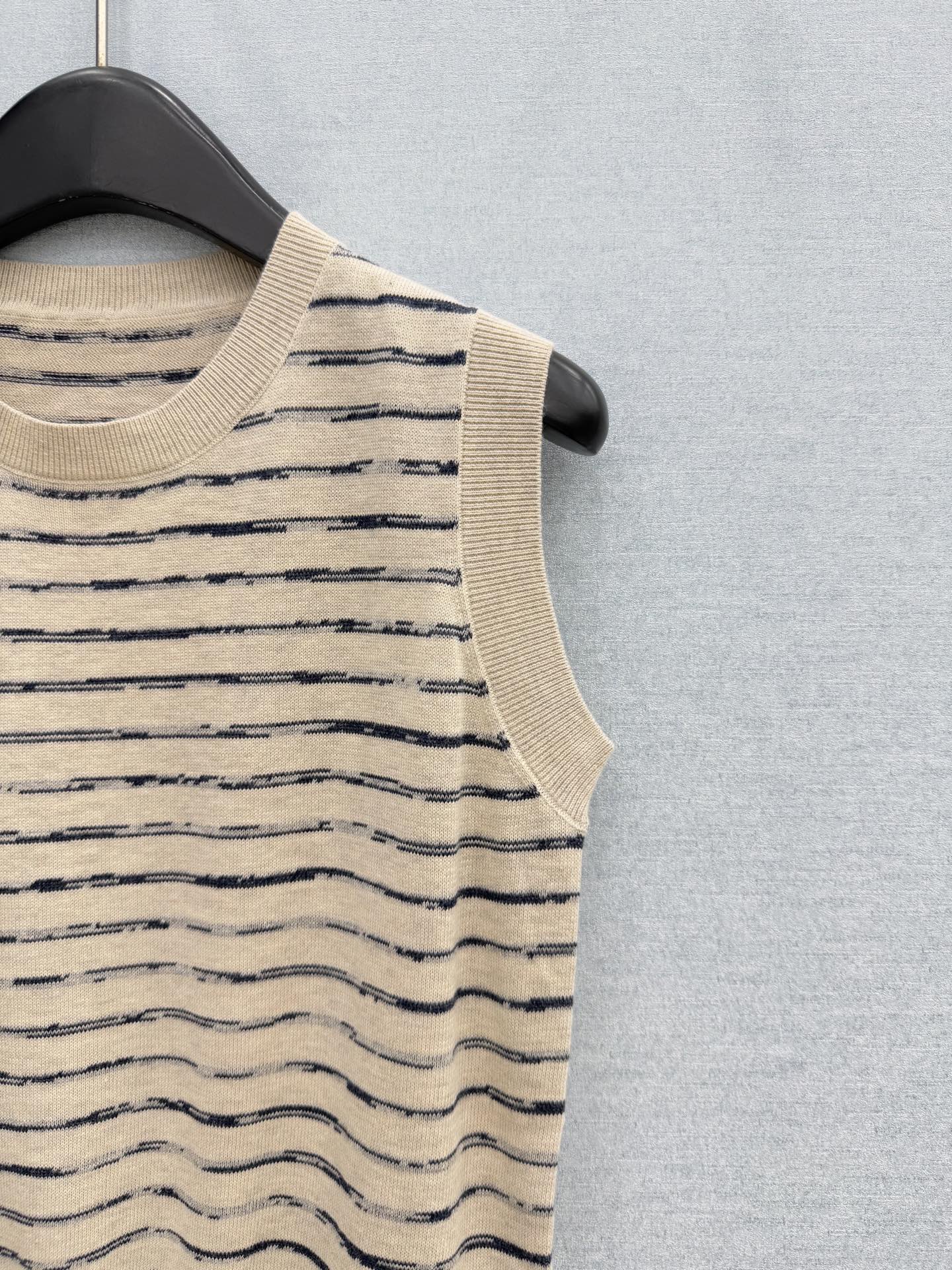 🛒𝐍𝐄𝐖 · 𝟐𝟎𝟐6/爆款现货【原单品质】 小众｜26新品羊毛针织背心王炸单品，精致常规版型上身巨显瘦