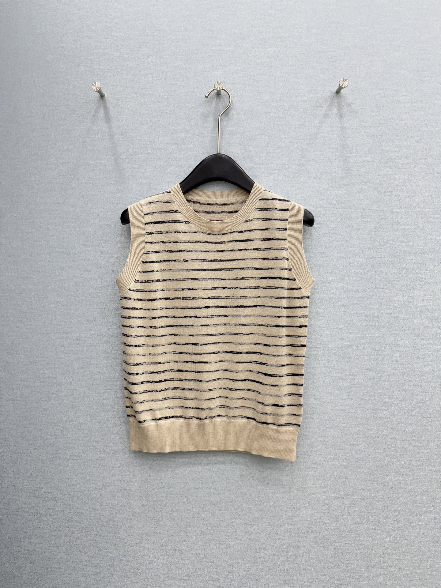 🛒𝐍𝐄𝐖 · 𝟐𝟎𝟐6/爆款现货【原单品质】 小众｜26新品羊毛针织背心王炸单品，精致常规版型上身巨显瘦