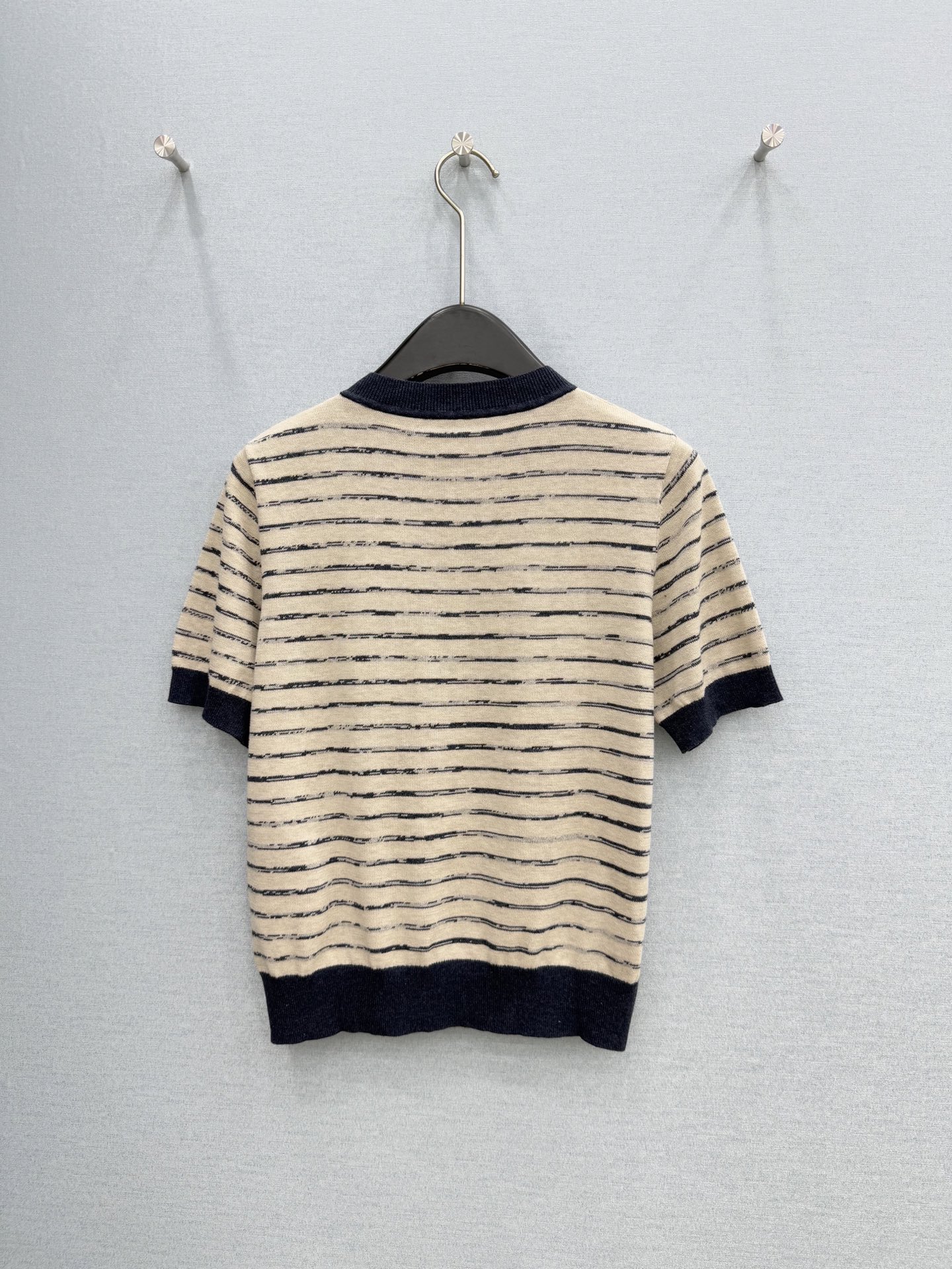 🛒𝐍𝐄𝐖 · 𝟐𝟎𝟐6/爆款现货【原单品质】 小众｜26新品羊毛针织短袖王炸单品，精致常规版型上身巨显瘦