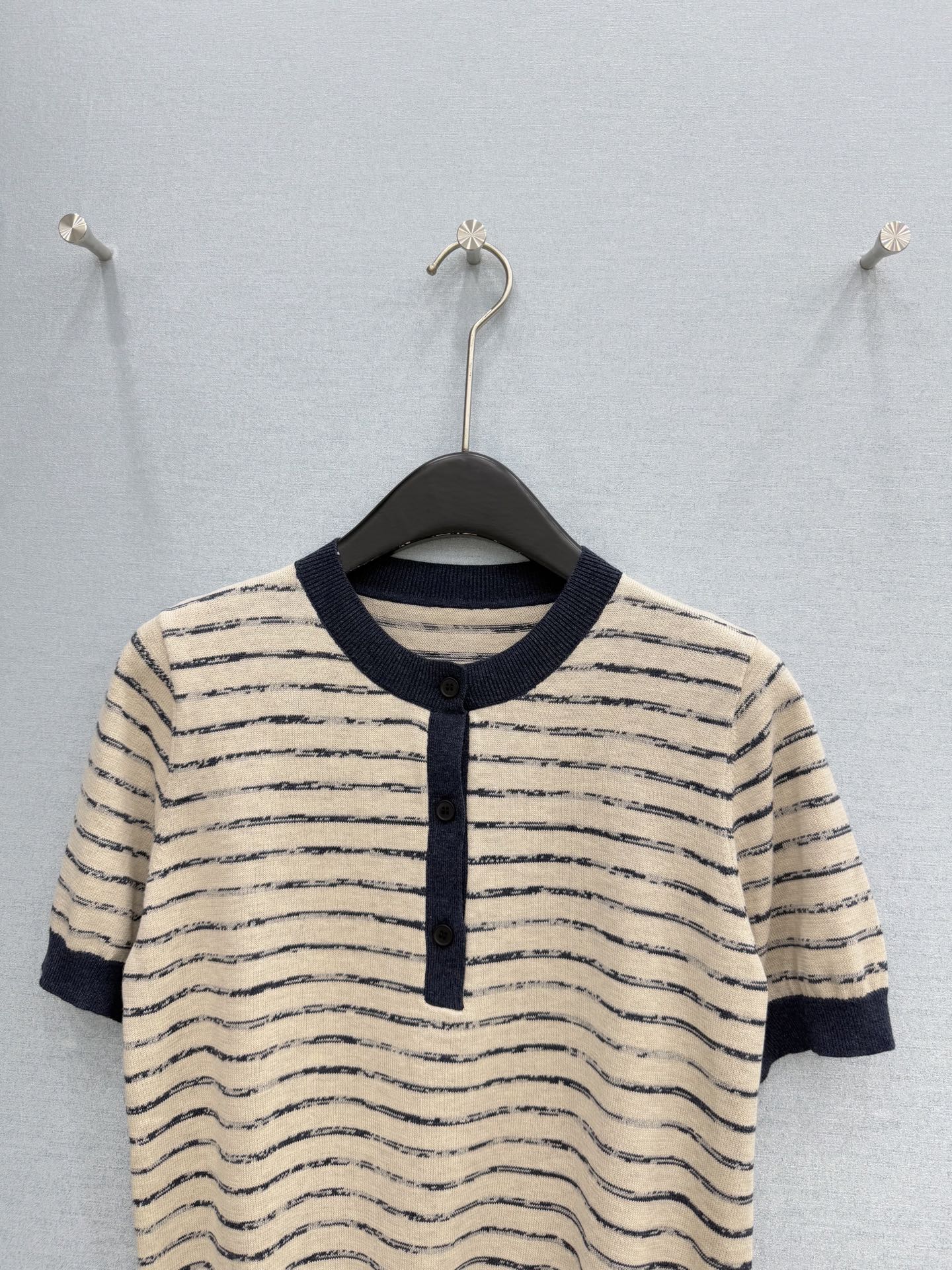 🛒𝐍𝐄𝐖 · 𝟐𝟎𝟐6/爆款现货【原单品质】 小众｜26新品羊毛针织短袖王炸单品，精致常规版型上身巨显瘦