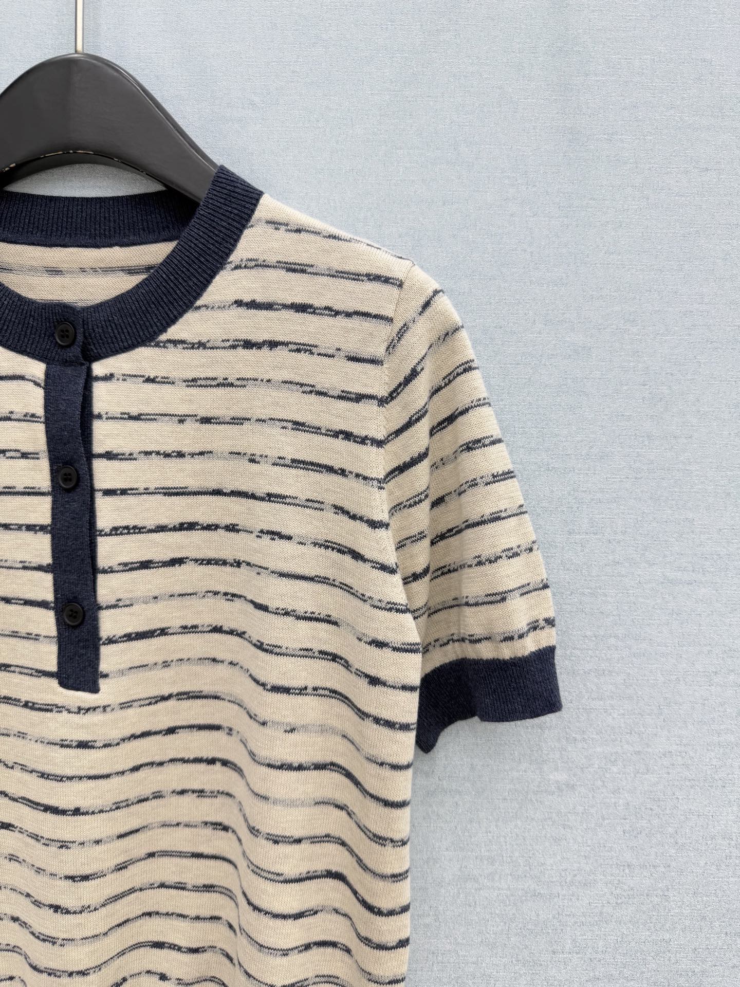 🛒𝐍𝐄𝐖 · 𝟐𝟎𝟐6/爆款现货【原单品质】 小众｜26新品羊毛针织短袖王炸单品，精致常规版型上身巨显瘦