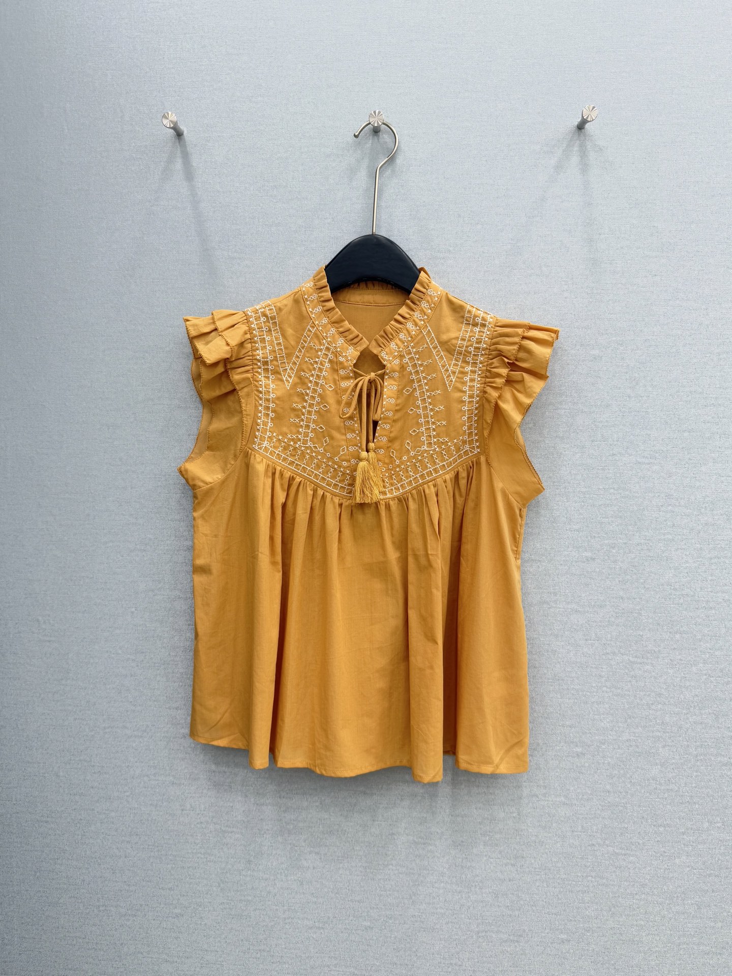 🛒𝐍𝐄𝐖 · 𝟐𝟎𝟐6/爆款现货原单品质 小众*｜2026新品小飞袖刺绣衬衫精致版型，高级肌理细腻 极简