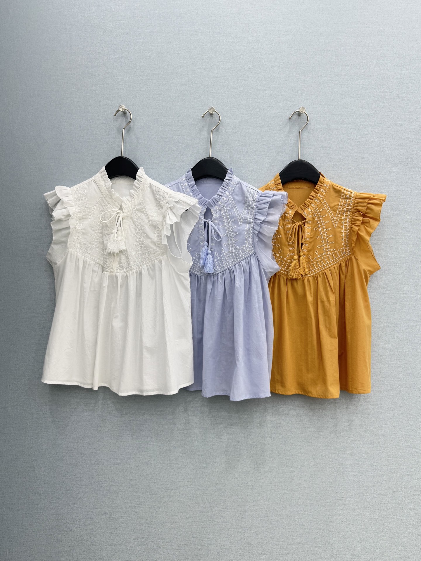 🛒𝐍𝐄𝐖 · 𝟐𝟎𝟐6/爆款现货原单品质 小众*｜2026新品小飞袖刺绣衬衫精致版型，高级肌理细腻 极简