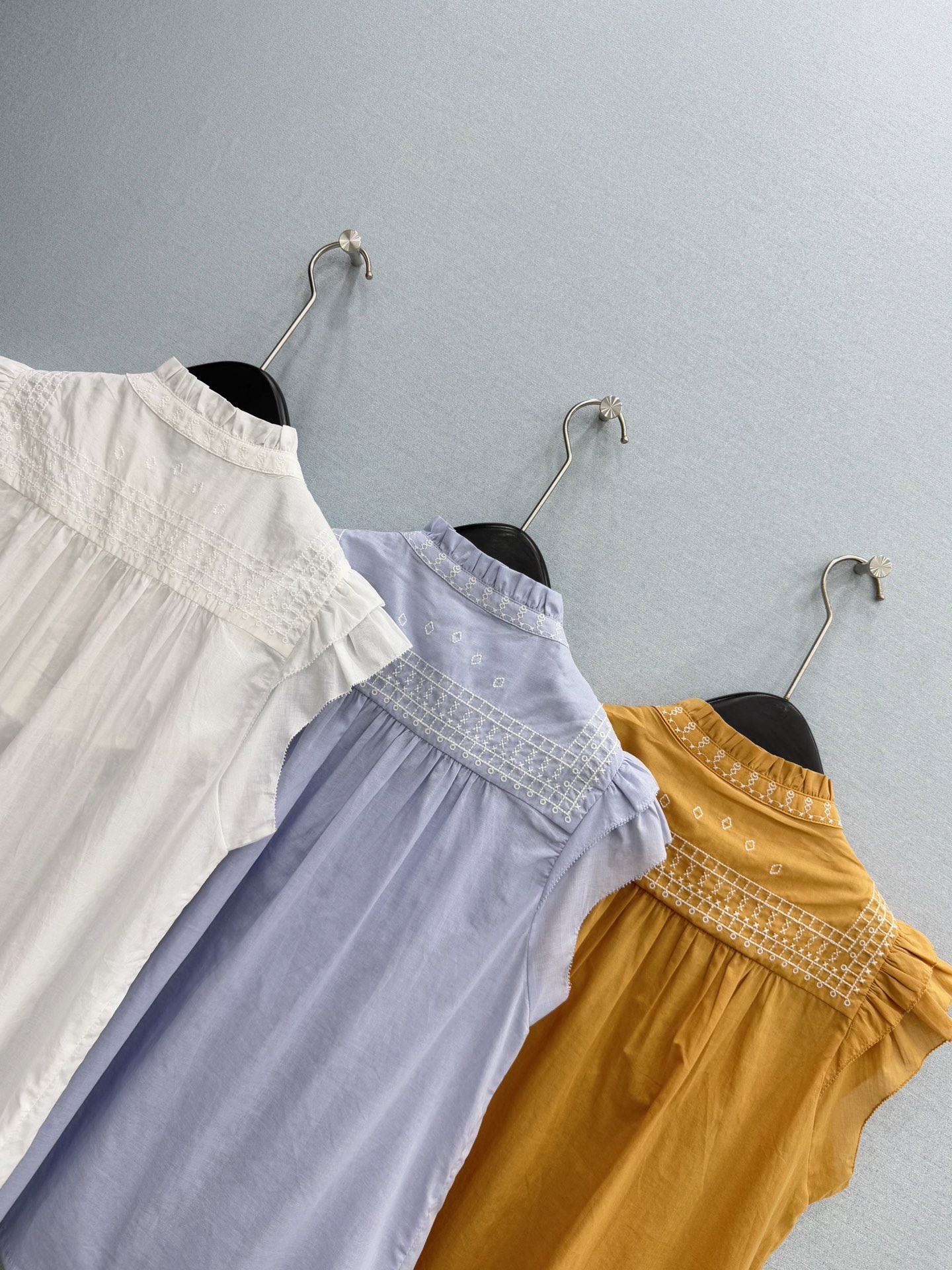 🛒𝐍𝐄𝐖 · 𝟐𝟎𝟐6/爆款现货原单品质 小众*｜2026新品小飞袖刺绣衬衫精致版型，高级肌理细腻 极简