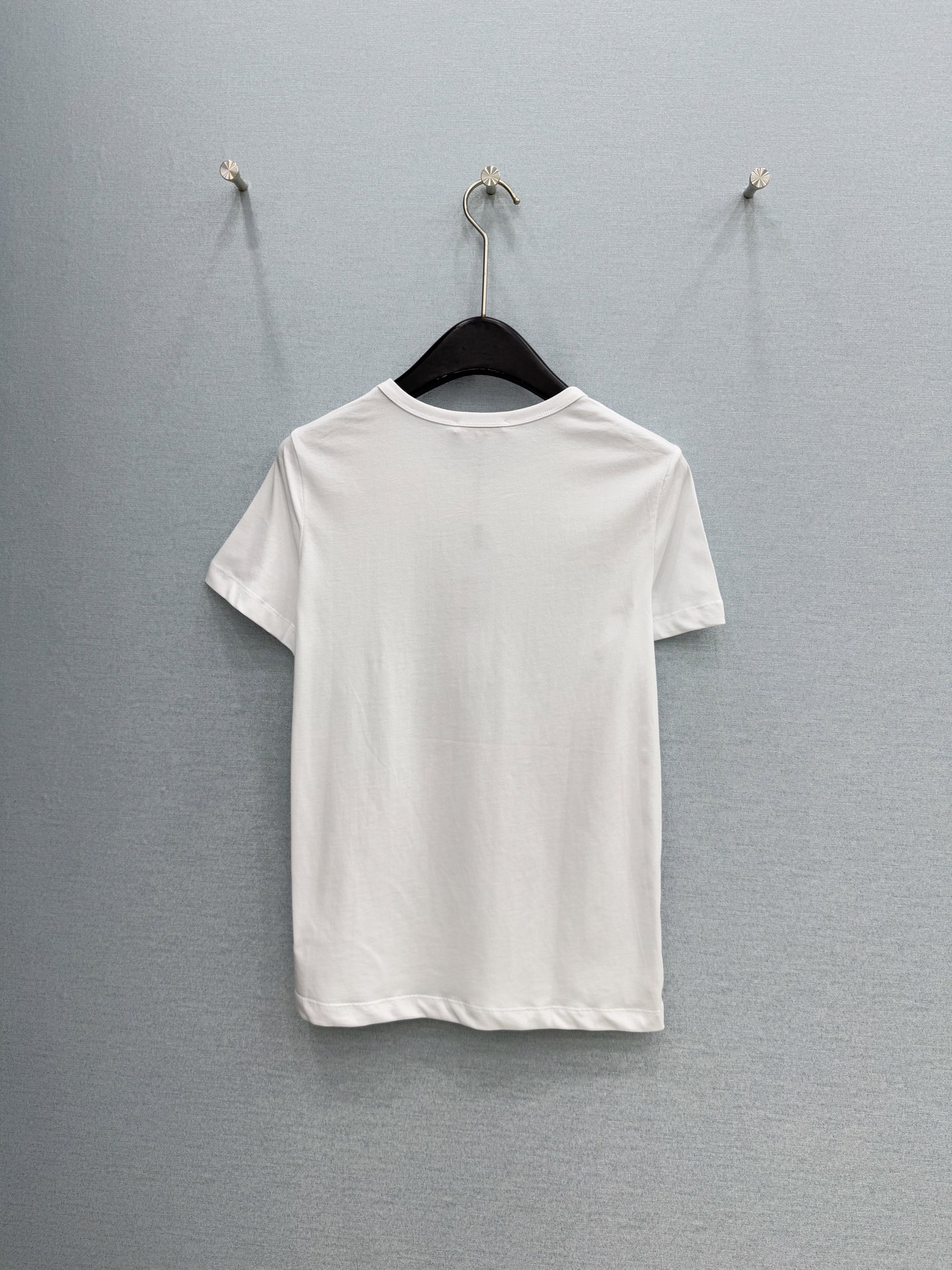 🛒𝐍𝐄𝐖 · 𝟐𝟎𝟐6/爆款现货原单品质 小众｜26新品手工花朵短袖T恤精致版型上身巨显瘦！定制最新工艺